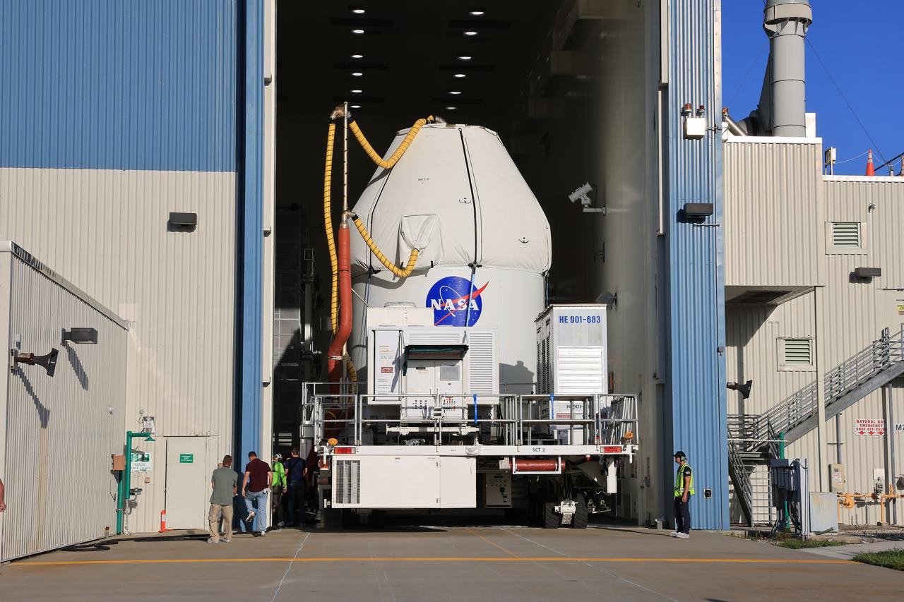 Crews prepare to move NASA’s Artemis II Orion spacecraft from the Multi-Payload Processing Facility to the Launch Abort System Facility at the agency’s Kennedy Space Center in Florida on Saturday, Aug. 9, 2025. Technicians will integrate Orion with its 44-foot-tall launch abort system designed to carry the crew to safety in the event of an emergency during launch or ascent atop the SLS (Space Launch System) rocket. The Artemis II test flight will send NASA astronauts Reid Wiseman, Victor Glover, and Christina Koch, and CSA (Canadian Space Agency) astronaut Jeremy Hansen around the Moon and return them safely back home.