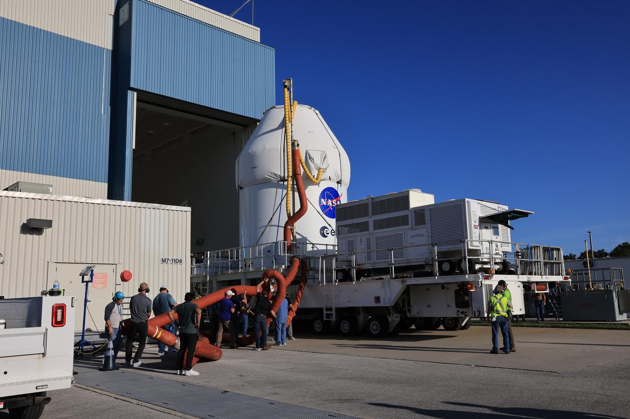 Crews prepare to move NASA’s Artemis II Orion spacecraft from the Multi-Payload Processing Facility to the Launch Abort System Facility at the agency’s Kennedy Space Center in Florida on Saturday, Aug. 9, 2025. Technicians will integrate Orion with its 44-foot-tall launch abort system designed to carry the crew to safety in the event of an emergency during launch or ascent atop the SLS (Space Launch System) rocket. The Artemis II test flight will send NASA astronauts Reid Wiseman, Victor Glover, and Christina Koch, and CSA (Canadian Space Agency) astronaut Jeremy Hansen around the Moon and return them safely back home.