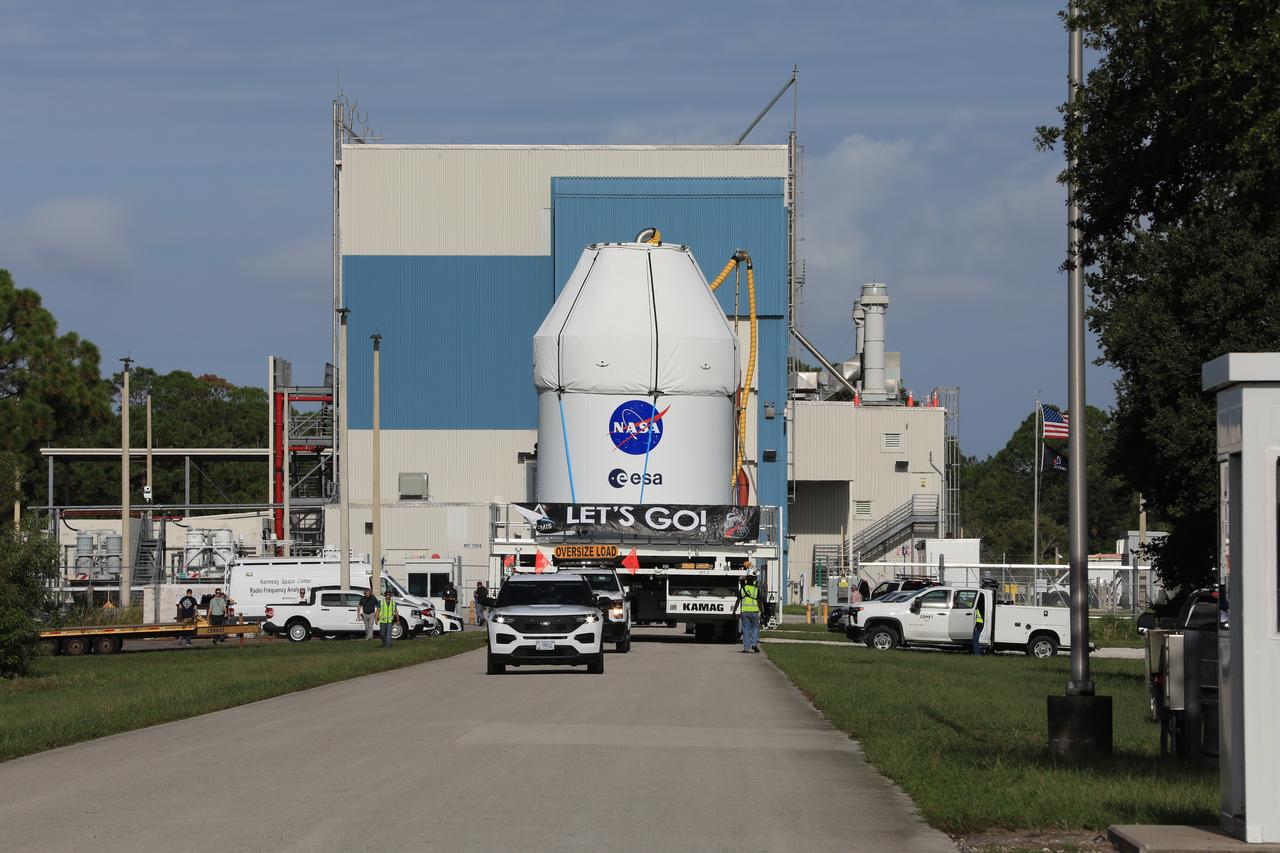 Crews prepare to move NASA’s Artemis II Orion spacecraft from the Multi-Payload Processing Facility to the Launch Abort System Facility at the agency’s Kennedy Space Center in Florida on Sunday, Aug. 10, 2025. Technicians will integrate Orion with its 44-foot-tall launch abort system designed to carry the crew to safety in the event of an emergency during launch or ascent atop the SLS (Space Launch System) rocket. The Artemis II test flight will send NASA astronauts Reid Wiseman, Victor Glover, and Christina Koch, and CSA (Canadian Space Agency) astronaut Jeremy Hansen around the Moon and return them safely back home.