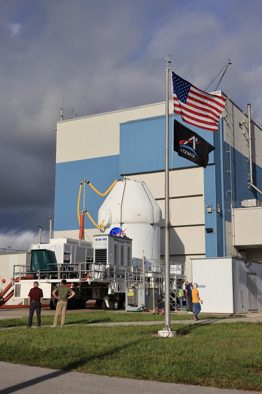 Crews prepare to move NASA’s Artemis II Orion spacecraft from the Multi-Payload Processing Facility to the Launch Abort System Facility at the agency’s Kennedy Space Center in Florida on Sunday, Aug. 10, 2025. Technicians will integrate Orion with its 44-foot-tall launch abort system designed to carry the crew to safety in the event of an emergency during launch or ascent atop the SLS (Space Launch System) rocket. The Artemis II test flight will send NASA astronauts Reid Wiseman, Victor Glover, and Christina Koch, and CSA (Canadian Space Agency) astronaut Jeremy Hansen around the Moon and return them safely back home.