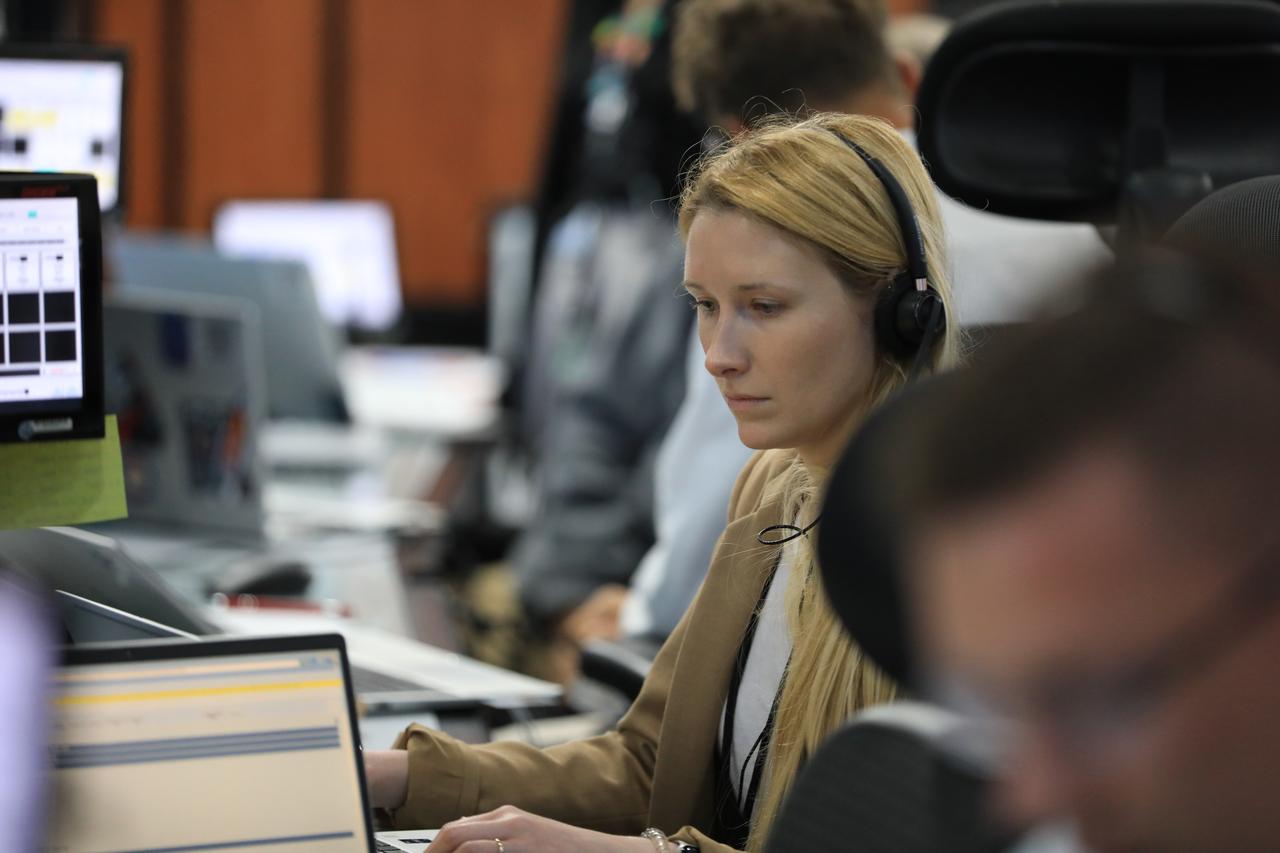 Teams at NASA’s Kennedy Space Center in Florida participate in the first joint integrated launch countdown simulation for Artemis II inside Firing Room 1 of the Launch Control Center on Thursday, Sept. 11, 2025. The training exercise involved engineers from Kennedy, Marshall Space Flight Center in Huntsville, Alabama, and Johnson Space Center in Houston coming together to rehearse all aspects of the launch countdown, from cryogenic loading – filling tanks in the SLS (Space Launch System) rocket’s core stage with liquid hydrogen and liquid oxygen – to liftoff. These simulations will help certify that the launch team is ready for Artemis II – the first crewed Artemis mission that will send four astronauts around the Moon and back.