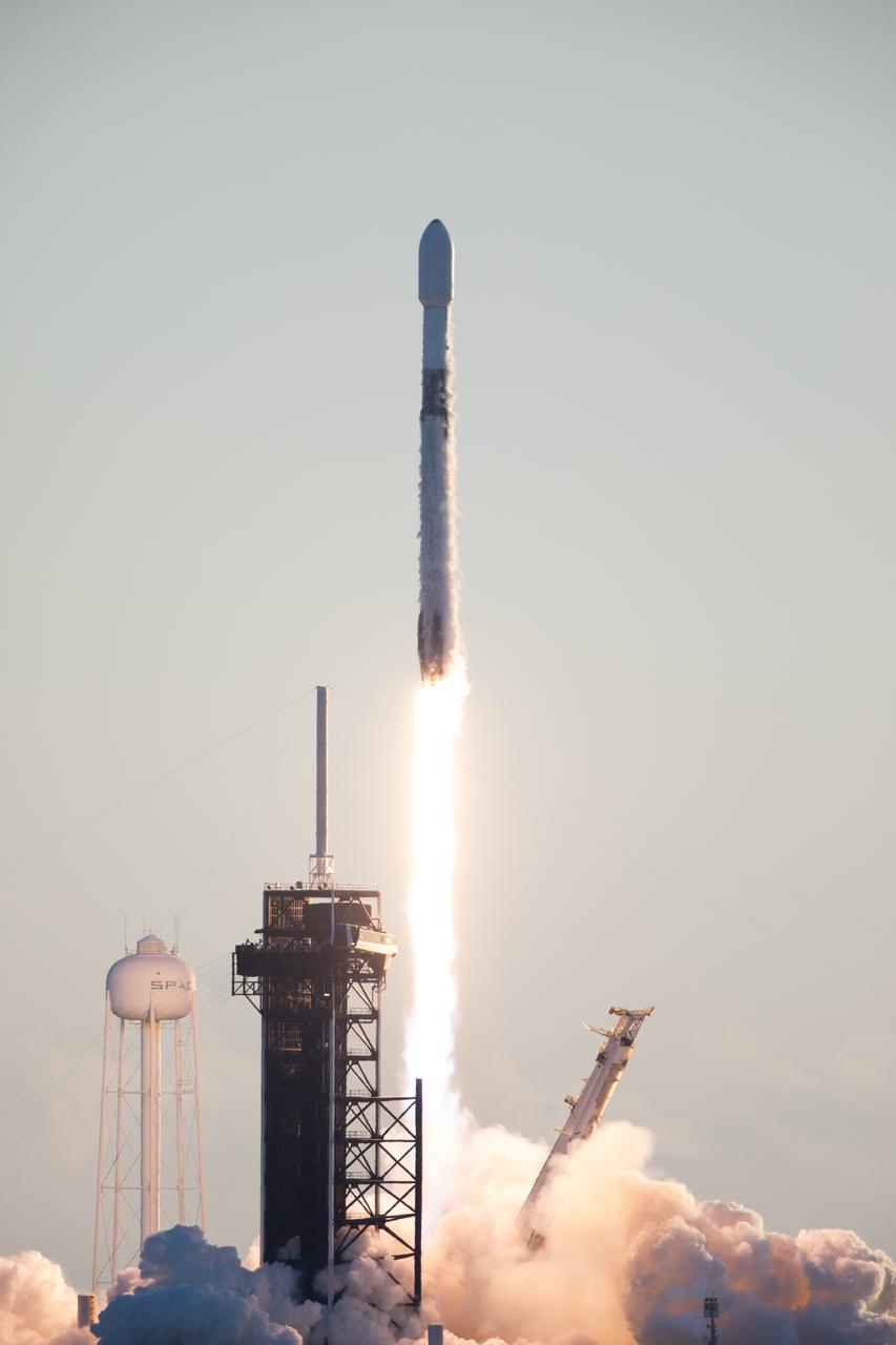 A SpaceX Falcon 9 rocket carrying NASA’s IMAP (Interstellar Mapping and Acceleration Probe), the agency’s Carruthers Geocorona Observatory, and National Oceanic and Atmospheric Administration’s (NOAA) Space Weather Follow On–Lagrange 1 (SWFO-L1) spacecraft lifts off from Launch Complex 39A at NASA’s Kennedy Space Center in Florida at 7:30 a.m. EDT Wednesday, Sept. 24, 2025. The missions will each focus on different effects of the solar wind — the continuous stream of particles emitted by the Sun — and space weather — the changing conditions in space driven by the Sun — from their origins at the Sun to their farthest reaches billions of miles away at the edge of our solar system.