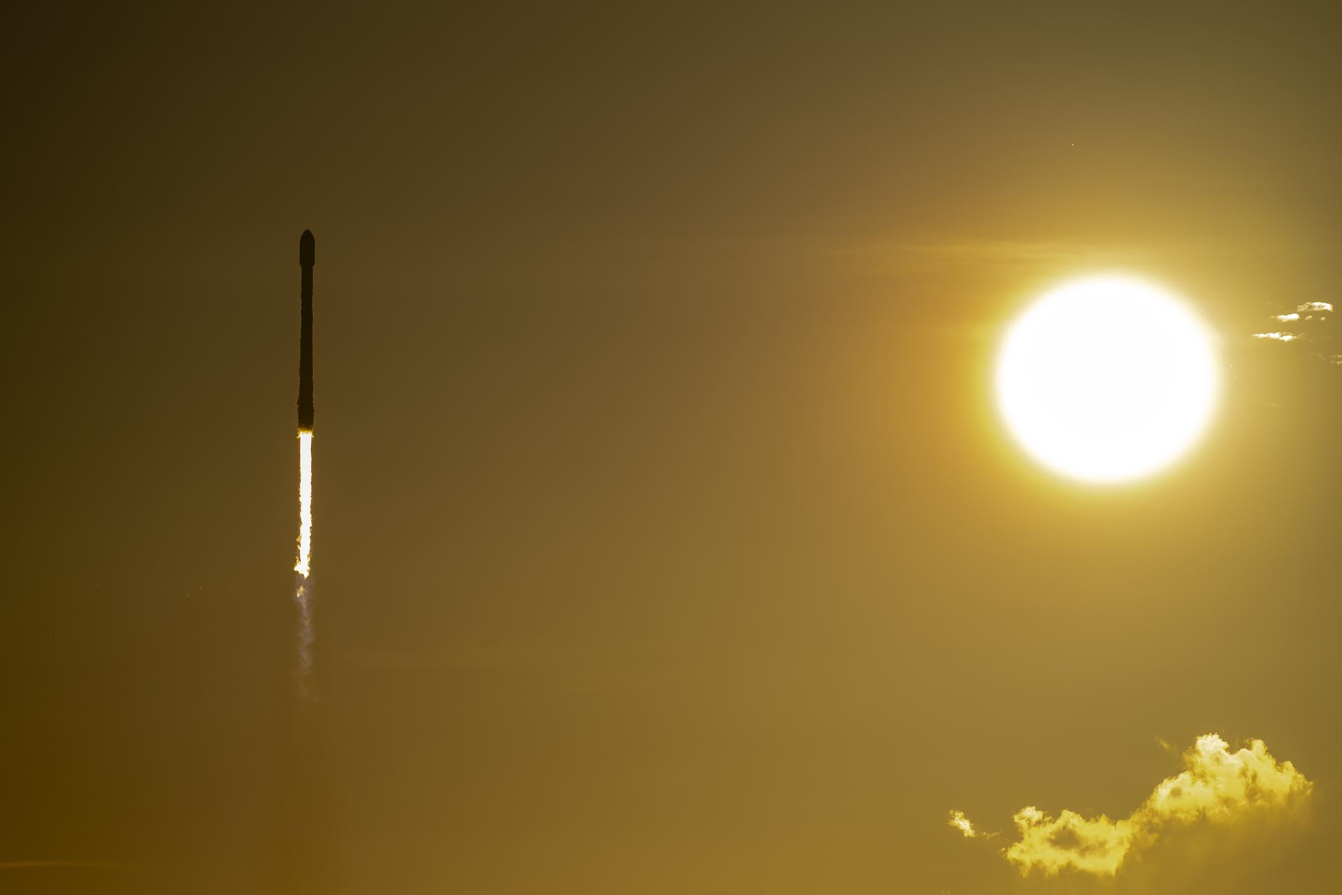 Image shows the Sun illuminating the sky during a SpaceX launch carrying NASA's IMAP (Interstellar Mapping and Acceleration Probe), the agency's Carruther's Geocorona Observatory, and NOAA's Space Weather On-Lagrange 1 from Launch Complex 39A at NASA's Kennedy Space Center in Florida on Wednesday, Sept. 24, 2025. Photo credit: SpaceX