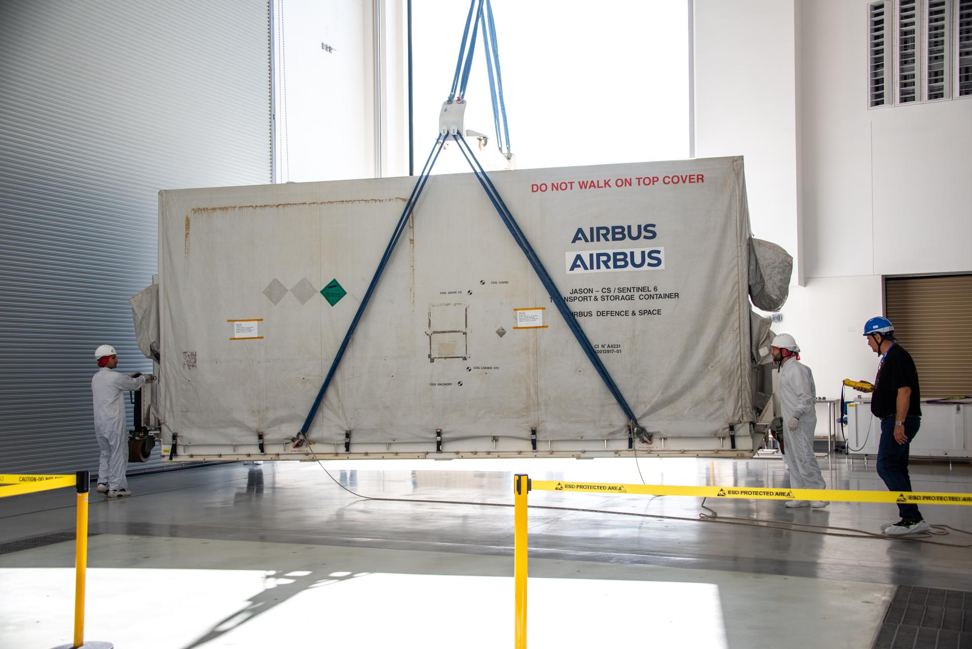 Technicians transfer the Sentinel-6B spacecraft from the NASA hangar to the Astrotech Space Operations payload processing facility at Vandenberg Space Force Base in California on Wednesday, Sept. 24, 2025. Sentinel-6B will undergo detailed inspections, tests, and fueling in a cleanroom as it prepares for a November launch on a SpaceX Falcon 9 rocket. A collaboration between NASA, ESA (European Space Agency), EUMETSAT (European Organisation for the Exploitation of Meteorological Satellites), and the National Oceanic and Atmospheric Administration (NOAA), Sentinel-6B is designed to measure sea levels down to roughly an inch for about 90% of the world’s oceans and will extend out to a decade the record of atmospheric temperatures begun by Sentinel-6 Michael Freilich.