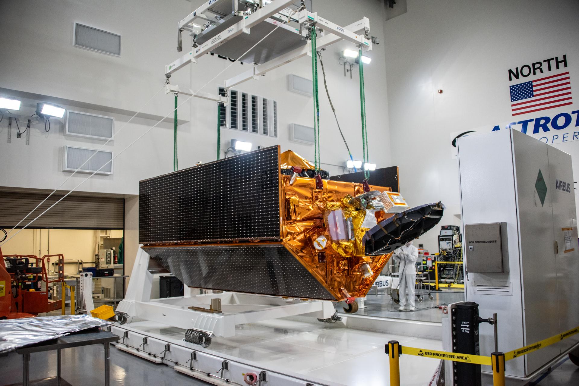 Technicians use a crane to place the Sentinel-6B spacecraft onto a work stand ahead of prelaunch operations at the Astrotech Space Operations payload processing facility at Vandenberg Space Force Base in California on Thursday, Sept. 25, 2025. Sentinel-6B will undergo detailed inspections, tests, and fueling in a cleanroom as it prepares for a November launch on a SpaceX Falcon 9 rocket. A collaboration between NASA, ESA (European Space Agency), EUMETSAT (European Organisation for the Exploitation of Meteorological Satellites), and the National Oceanic and Atmospheric Administration (NOAA), Sentinel-6B is designed to measure sea levels down to roughly an inch for about 90% of the world’s oceans and will extend out to a decade the record of atmospheric temperatures begun by Sentinel-6 Michael Freilich.