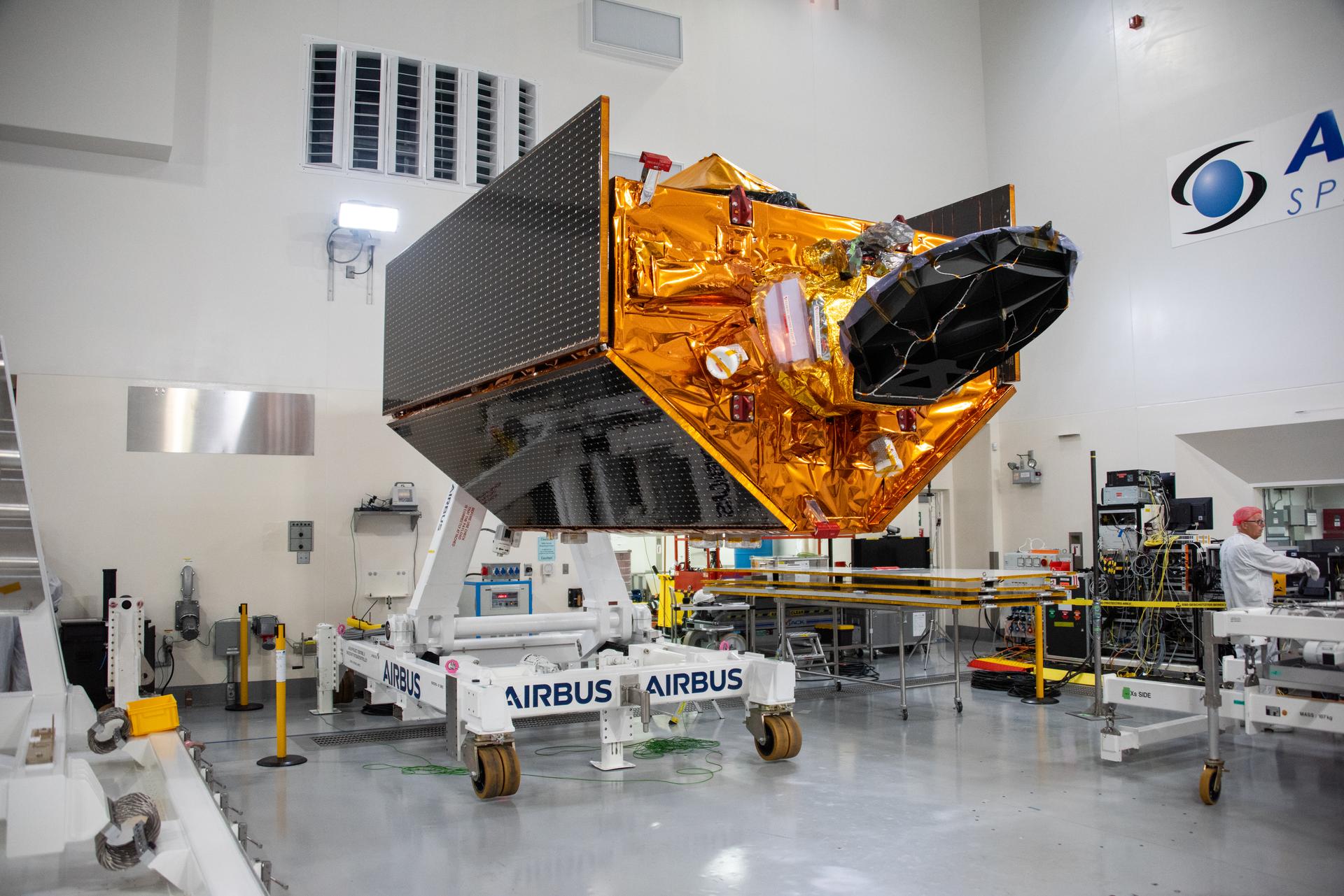 Technicians use a crane to place the Sentinel-6B spacecraft onto a work stand ahead of prelaunch operations at the Astrotech Space Operations payload processing facility at Vandenberg Space Force Base in California on Thursday, Sept. 25, 2025. Sentinel-6B will undergo detailed inspections, tests, and fueling in a cleanroom as it prepares for a November launch on a SpaceX Falcon 9 rocket. A collaboration between NASA, ESA (European Space Agency), EUMETSAT (European Organisation for the Exploitation of Meteorological Satellites), and the National Oceanic and Atmospheric Administration (NOAA), Sentinel-6B is designed to measure sea levels down to roughly an inch for about 90% of the world’s oceans and will extend out to a decade the record of atmospheric temperatures begun by Sentinel-6 Michael Freilich.