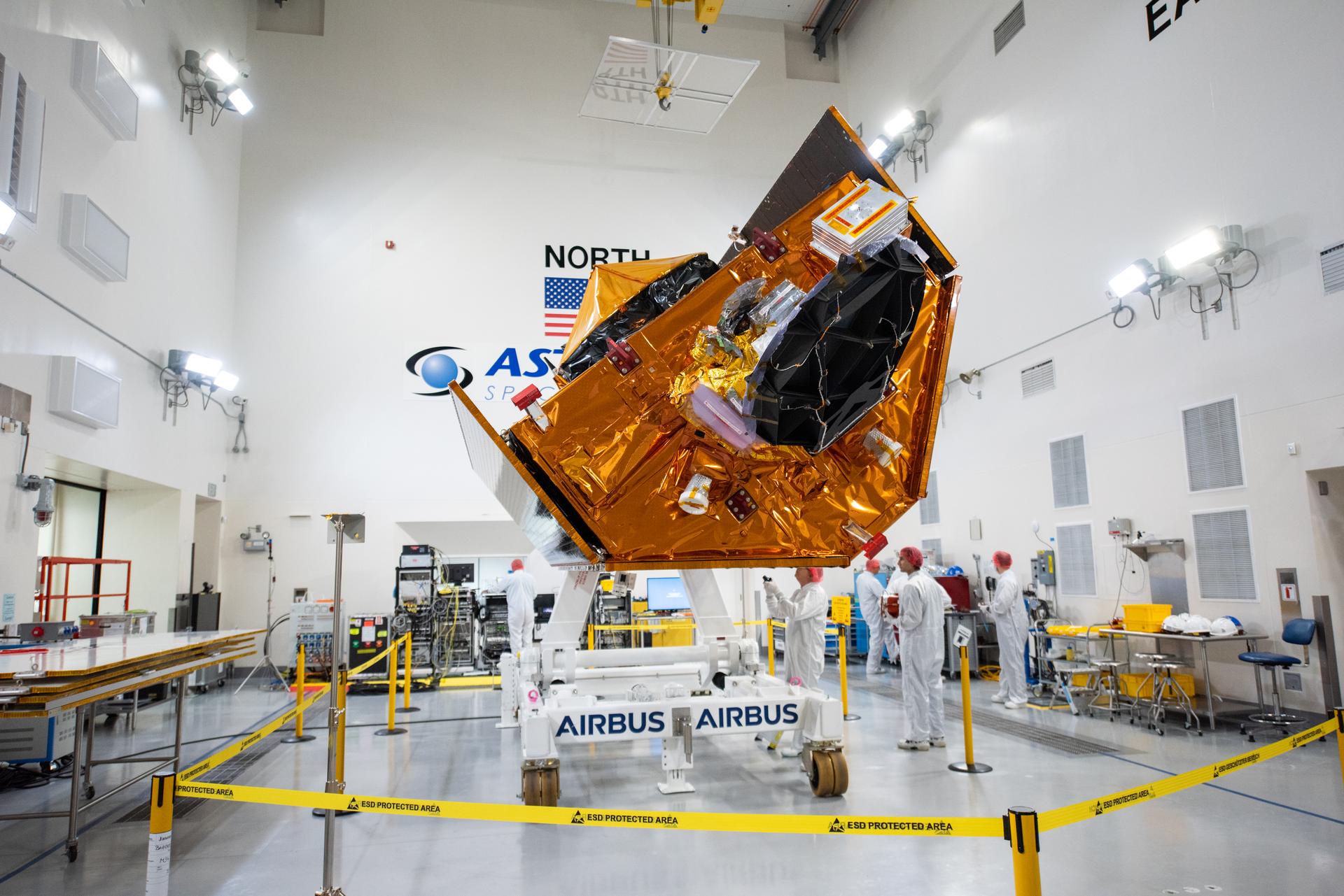 Technicians use a crane to place the Sentinel-6B spacecraft onto a work stand ahead of prelaunch operations at the Astrotech Space Operations payload processing facility at Vandenberg Space Force Base in California on Thursday, Sept. 25, 2025. Sentinel-6B will undergo detailed inspections, tests, and fueling in a cleanroom as it prepares for a November launch on a SpaceX Falcon 9 rocket. A collaboration between NASA, ESA (European Space Agency), EUMETSAT (European Organisation for the Exploitation of Meteorological Satellites), and the National Oceanic and Atmospheric Administration (NOAA), Sentinel-6B is designed to measure sea levels down to roughly an inch for about 90% of the world’s oceans and will extend out to a decade the record of atmospheric temperatures begun by Sentinel-6 Michael Freilich.