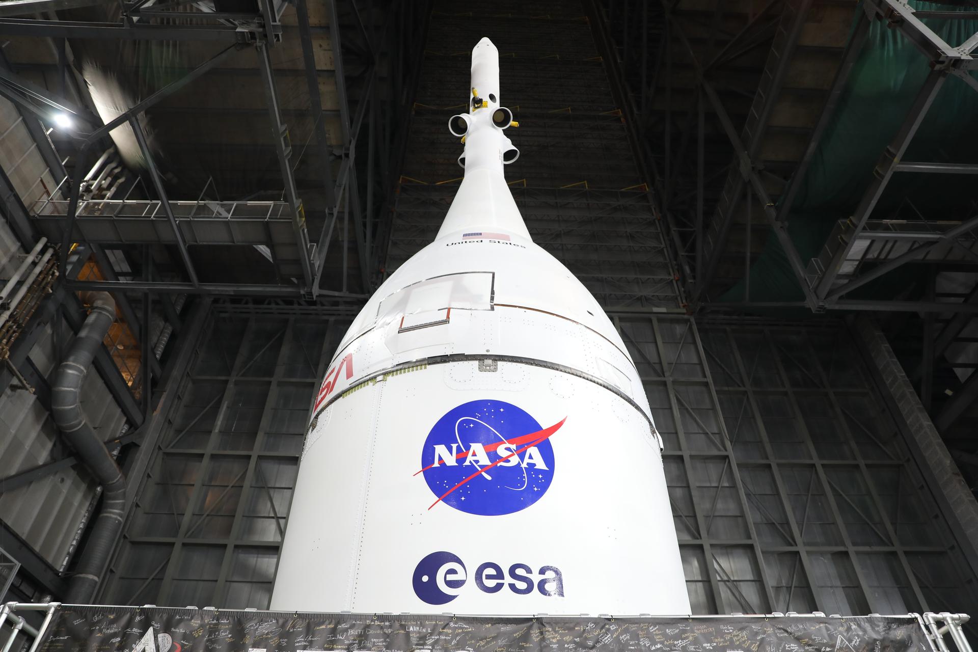 Technicians with NASA’s Exploration Ground Systems team prepare for integration to attach the agency’s Orion spacecraft on top of the SLS (Space Launch System) rocket in High Bay 3 of the Vehicle Assembly Building at NASA’s Kennedy Space Center in Florida on Friday, Oct. 17, 2025, for the agency’s Artemis II mission. Set to launch in 2026, the spacecraft will carry NASA astronauts Reid Wiseman, Victor Glover, Christina Koch, and CSA (Canadian Space Agency) astronaut Jeremy Hansen on a 10-day mission around the Moon and back. Once stacked, teams will begin conducting a series of verification tests ahead of rolling out to Launch Complex 39B for the wet dress rehearsal at NASA Kennedy. 
