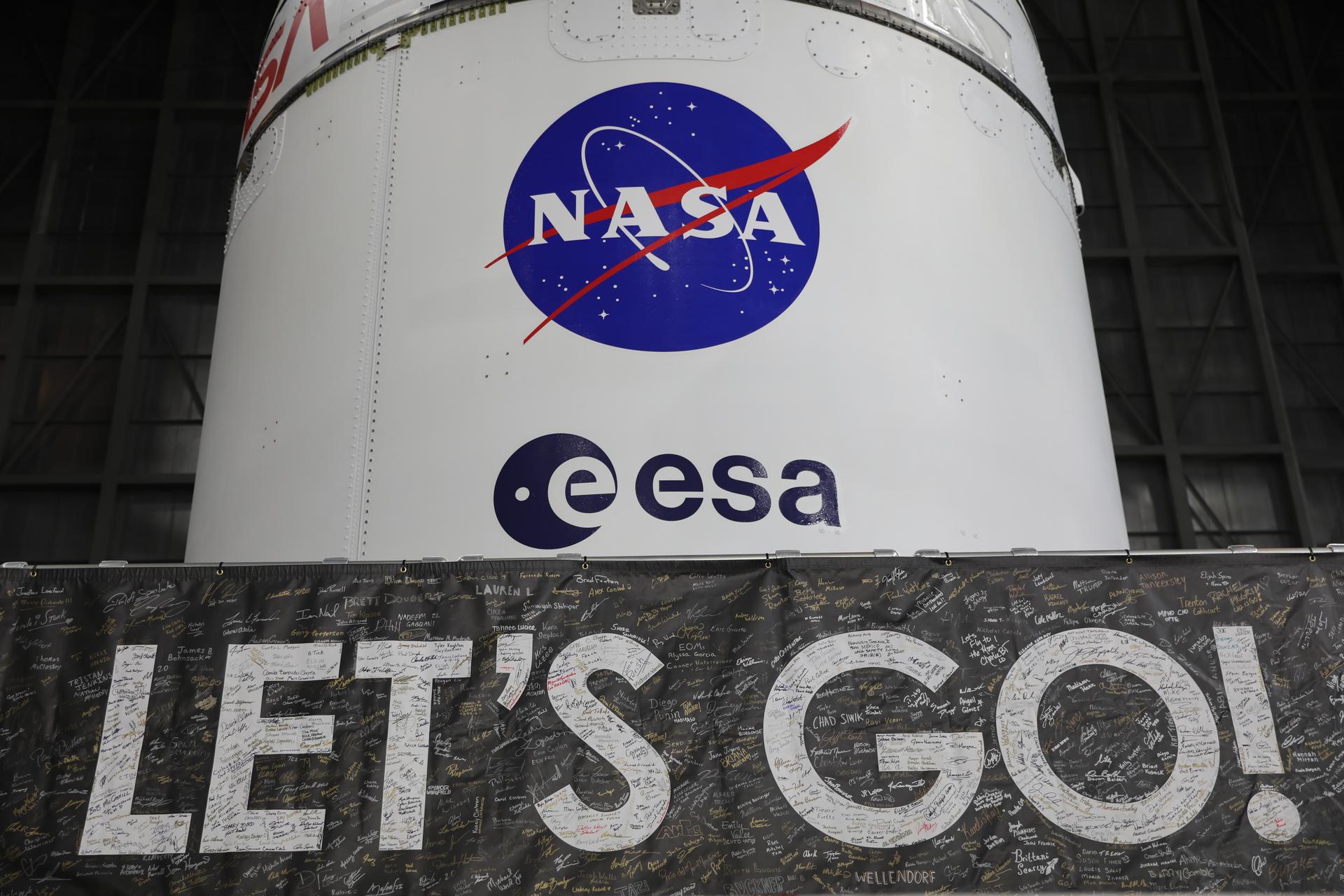 Technicians with NASA’s Exploration Ground Systems team prepare for integration to attach the agency’s Orion spacecraft on top of the SLS (Space Launch System) rocket in High Bay 3 of the Vehicle Assembly Building at NASA’s Kennedy Space Center in Florida on Friday, Oct. 17, 2025, for the agency’s Artemis II mission. Set to launch in 2026, the spacecraft will carry NASA astronauts Reid Wiseman, Victor Glover, Christina Koch, and CSA (Canadian Space Agency) astronaut Jeremy Hansen on a 10-day mission around the Moon and back. Once stacked, teams will begin conducting a series of verification tests ahead of rolling out to Launch Complex 39B for the wet dress rehearsal at NASA Kennedy. 