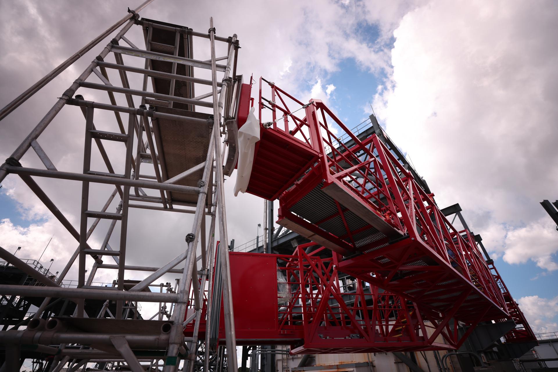 Crews test temporary contingency access platforms on the mobile launcher simulator tower on Wednesday, Oct. 29, 2025, at the Launch Equipment Test Facility at NASA’s Kennedy Space Center in Florida. The platforms will allow engineers to access the vehicle’s flight termination system on the rocket and the mobile launcher while at the pad rather than rolling back to the Vehicle Assembly Building to retest them. For Artemis II, four astronauts will venture around the Moon in early 2026, the first crewed mission on NASA’s path to establishing a long-term presence for science and exploration through Artemis.