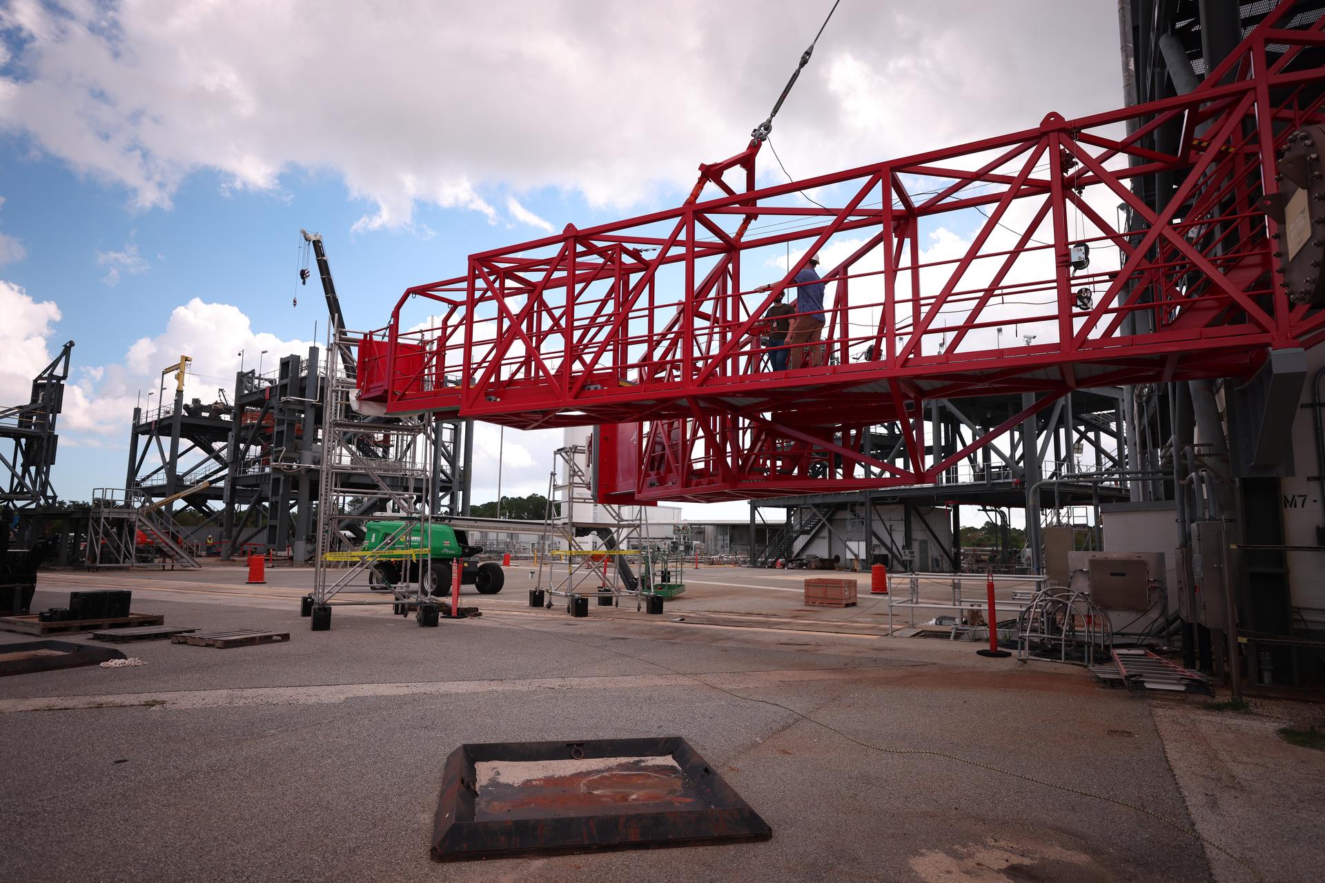 Crews test temporary contingency access platforms on the mobile launcher simulator tower on Wednesday, Oct. 29, 2025, at the Launch Equipment Test Facility at NASA’s Kennedy Space Center in Florida. The platforms will allow engineers to access the vehicle’s flight termination system on the rocket and the mobile launcher while at the pad rather than rolling back to the Vehicle Assembly Building to retest them. For Artemis II, four astronauts will venture around the Moon in early 2026, the first crewed mission on NASA’s path to establishing a long-term presence for science and exploration through Artemis.