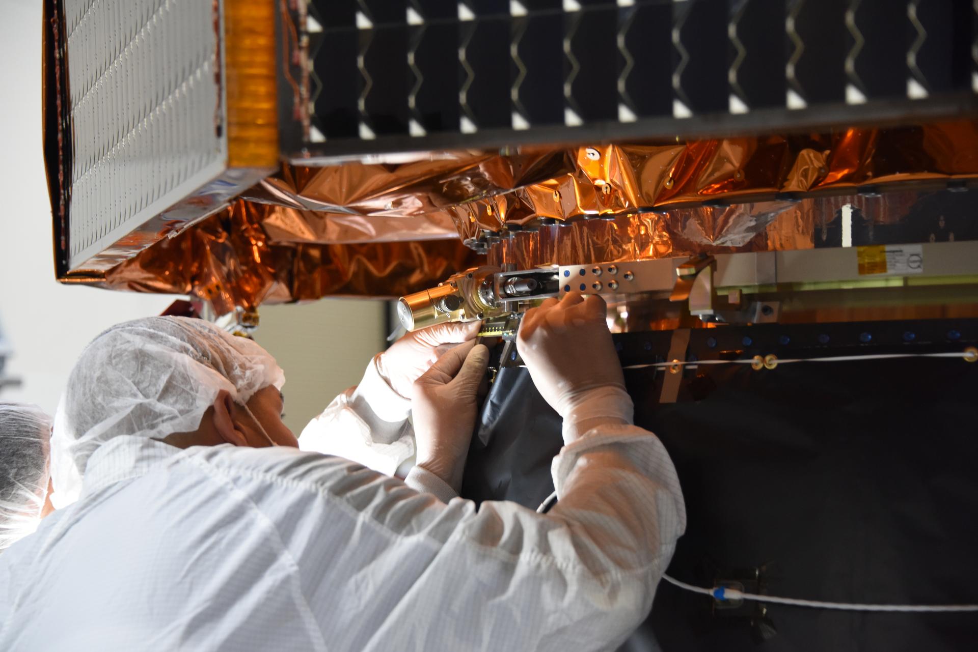 Technicians integrate the Sentinel-6B spacecraft to the payload adapter inside the Astrotech Space Operations payload processing facility at Vandenberg Space Force Base in California on Tuesday, Nov. 4, 2025. The payload adapter is part of the system that connects Sentinel-6B to the second stage of the SpaceX Falcon 9 rocket that will carry it to orbit. A collaboration between NASA, ESA (European Space Agency), EUMETSAT (European Organisation for the Exploitation of Meteorological Satellites), and the National Oceanic and Atmospheric Administration (NOAA), Sentinel-6B is designed to measure sea levels down to roughly an inch for about 90% of the world’s oceans. NASA is targeting launch no earlier than Sunday, Nov. 16, on a SpaceX Falcon 9 rocket from Space Launch Complex 4 East at Vandenberg.
