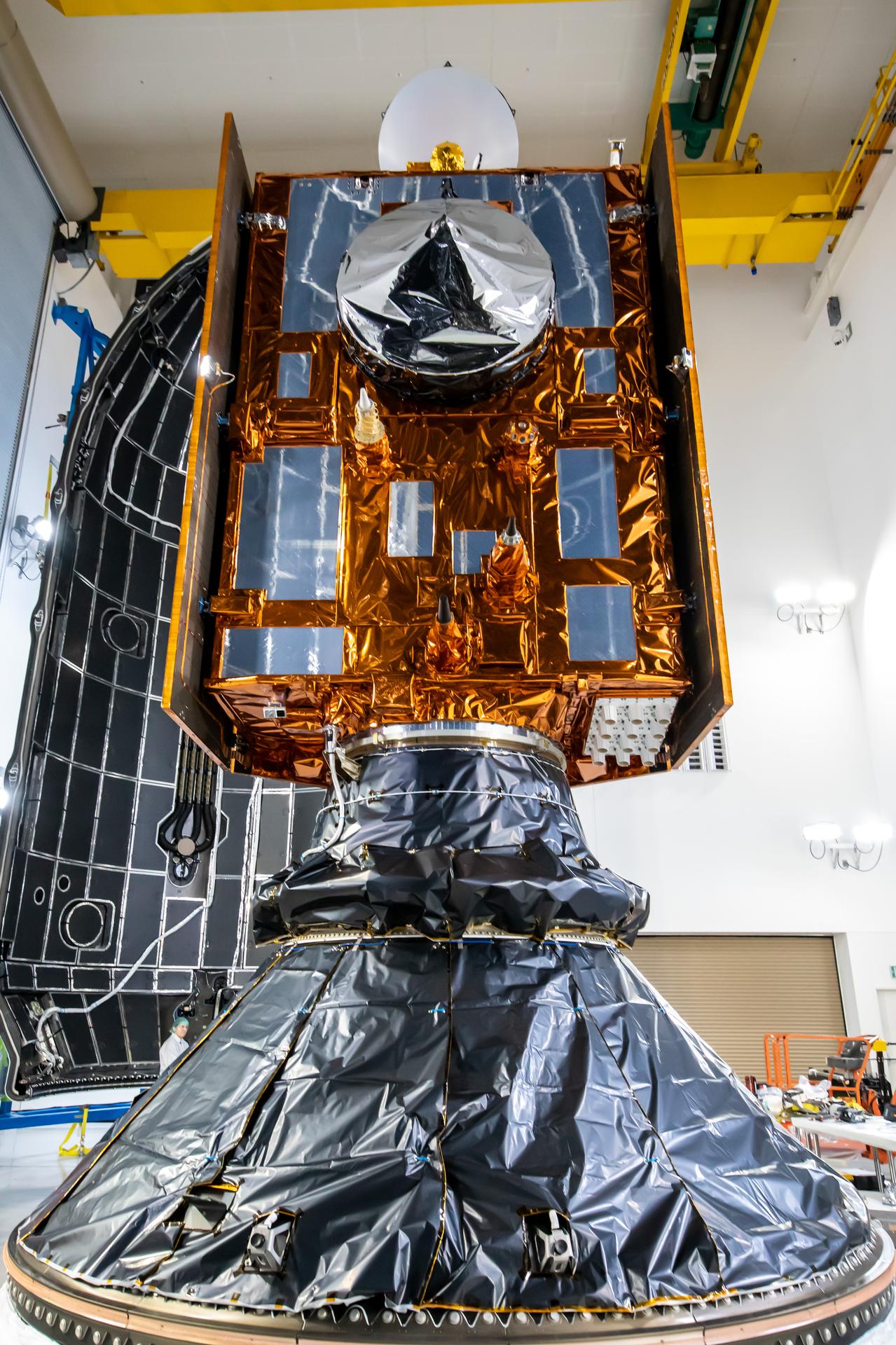 Technicians and engineers encapsulate the Sentinel-6B spacecraft within a protective payload fairing inside the Astrotech Space Operations facility at Vandenberg Space Force Base in California, on Monday, Nov. 10, 2025. A collaboration between NASA, ESA (European Space Agency), EUMETSAT (European Organisation for the Exploitation of Meteorological Satellites), and the National Oceanic and Atmospheric Administration (NOAA), Sentinel-6B is designed to measure sea levels down to roughly an inch for about 90% of the world’s oceans. NASA is targeting launch no earlier than Sunday, Nov. 16, on a SpaceX Falcon 9 rocket from Space Launch Complex 4 East at Vandenberg.