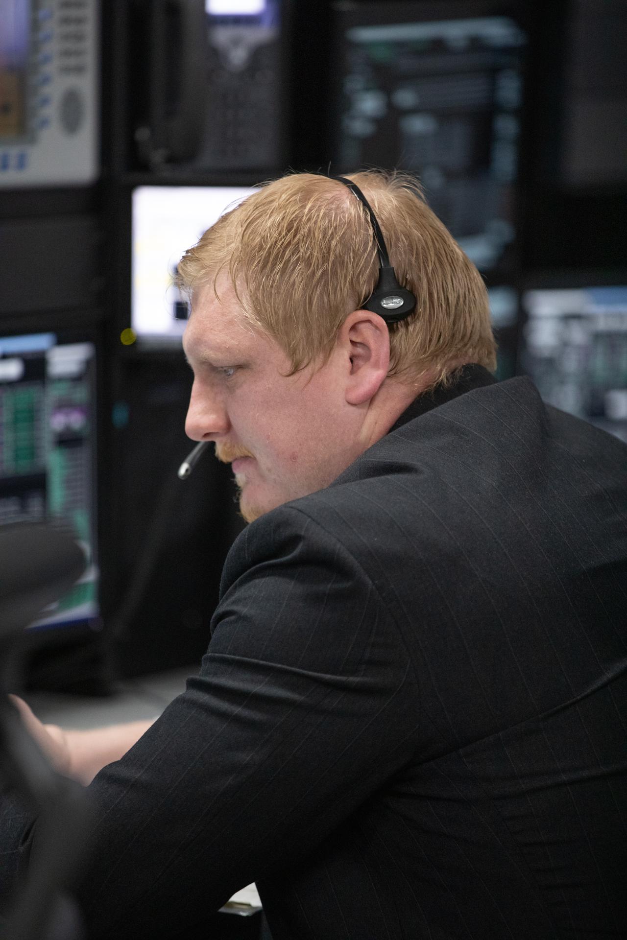 Artemis launch team members participate in an integrated launch countdown simulation for Artemis II inside Firing Room 1 of the Launch Control Center on Wednesday, Dec. 10, 2025. The training exercise involved engineers from Kennedy, Marshall Space Flight Center in Huntsville, Alabama, and Johnson Space Center in Houston coming together to rehearse all aspects of the launch countdown, from cryogenic loading – filling tanks in the SLS (Space Launch System) rocket’s core stage with liquid hydrogen and liquid oxygen – to liftoff. For Artemis II, four astronauts will venture around the Moon, the first crewed mission on NASA’s path to establishing a long-term presence for science and exploration through Artemis. 