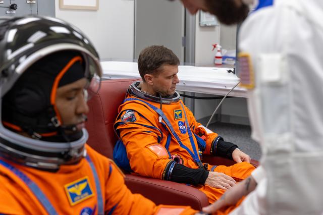 NASA image: Artemis II CDDT - Suit Up and Walkout