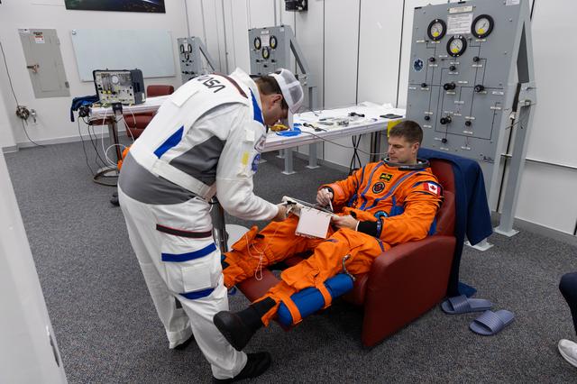 NASA image: Artemis II CDDT - Suit Up and Walkout