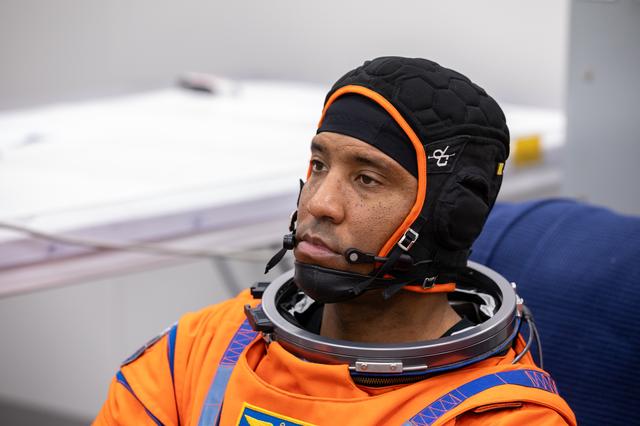 NASA image: Artemis II CDDT - Suit Up and Walkout