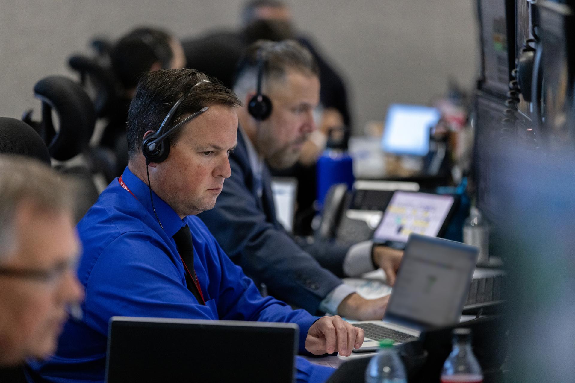 Wes Mosedale, NASA test director, monitors the progress of a countdown demonstration test with Artemis II crewmembers NASA astronauts Reid Wiseman, commander; Victor Glover, pilot; Christina Koch, mission specialist; and CSA (Canadian Space Agency) astronaut Jeremy Hansen, mission specialist onboard their Orion spacecraft from Firing Room 1 of the Rocco A. Petrone Launch Control Center, Saturday, Dec. 20, 2025, at NASA’s Kennedy Space Center in Florida. For this operation, the Artemis II crew and launch teams are simulating the launch day timeline including suit-up, walkout, and spacecraft ingress and egress. Through the Artemis campaign, NASA will send astronauts to explore the Moon for scientific discovery, economic benefits, and to build the foundation for the first crewed missions to Mars, for the benefit of all.