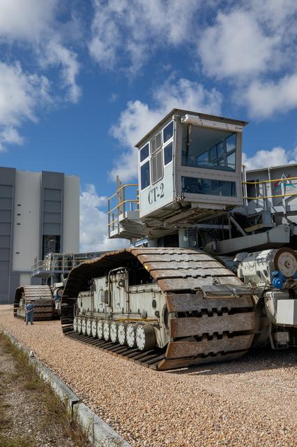 NASA’s crawler-transporter 2 moves toward the Vehicle Assembly Building at NA...