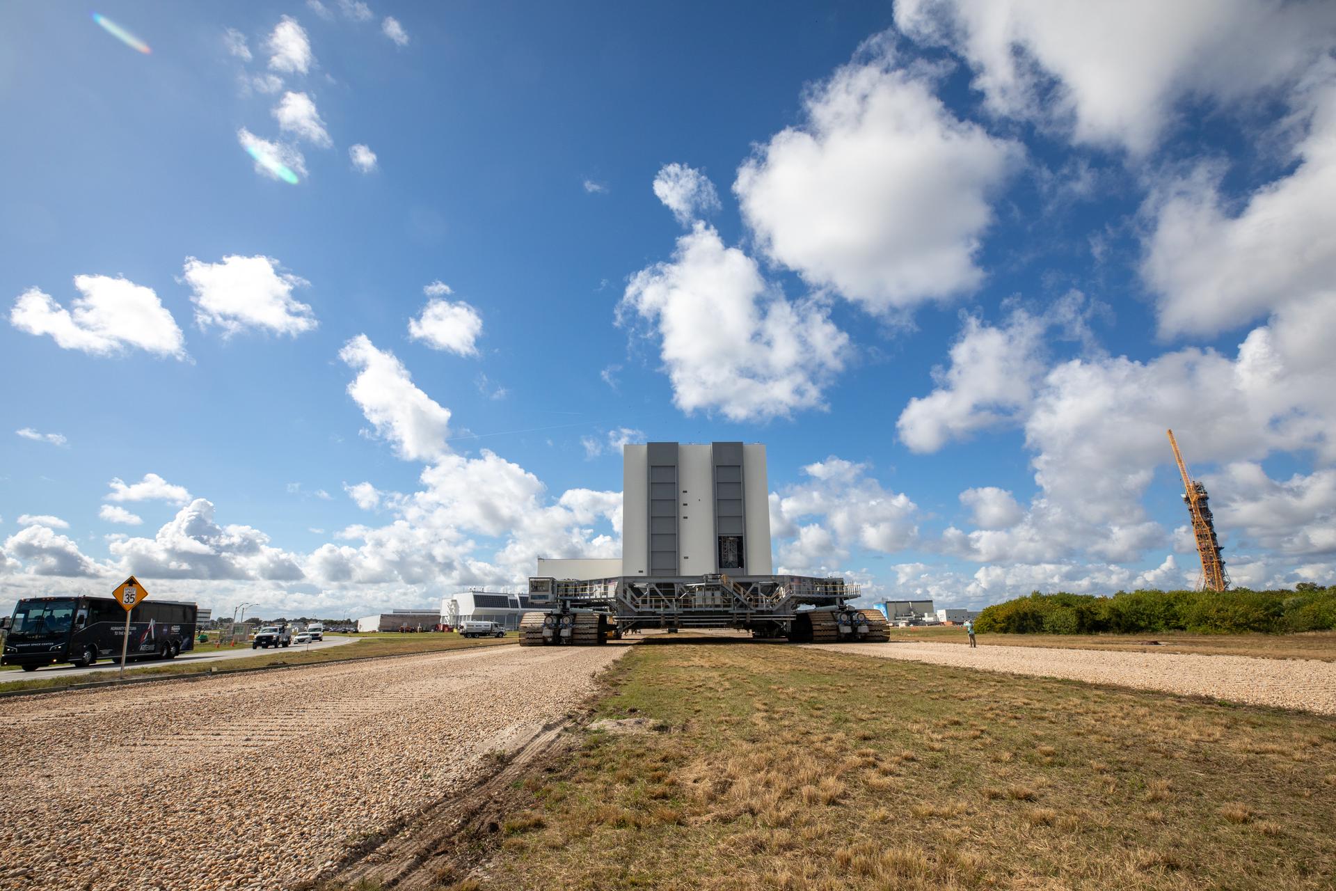 Crawler Preps for Entry into VAB for Artemis II Rollout Ops