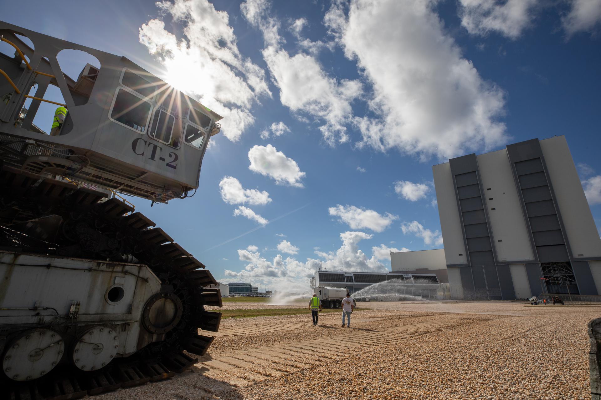 Crawler Preps for Entry into VAB for Artemis II Rollout Ops