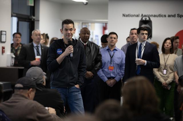 NASA image: Administrator Talks with EGS Team