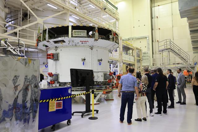 NASA image: ESA IOZ Tour O&C High Bay