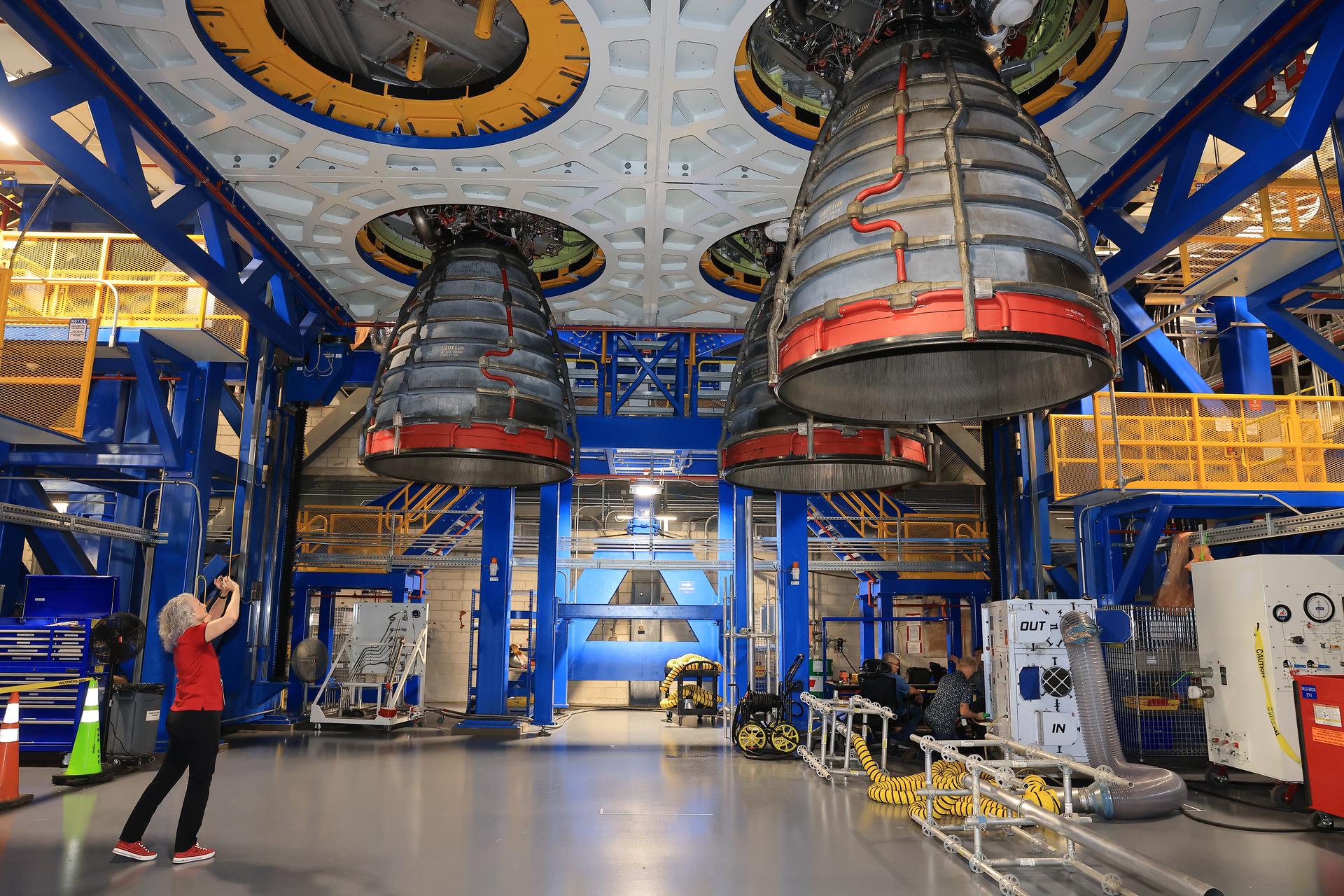 Technicians install three of four RS-25 SLS (Space Launch System) rocket engines on the work stand for integration with the Artemis III core stage rocket on Friday, Aug. 28, 2026, inside the Vehicle Assembly Building at NASA’s Kennedy Space Center in Florida. During Artemis III, the four RS-25 engines will launch the Orion spacecraft and its crew of four into low Earth orbit, generating more than two million pounds of thrust at liftoff.