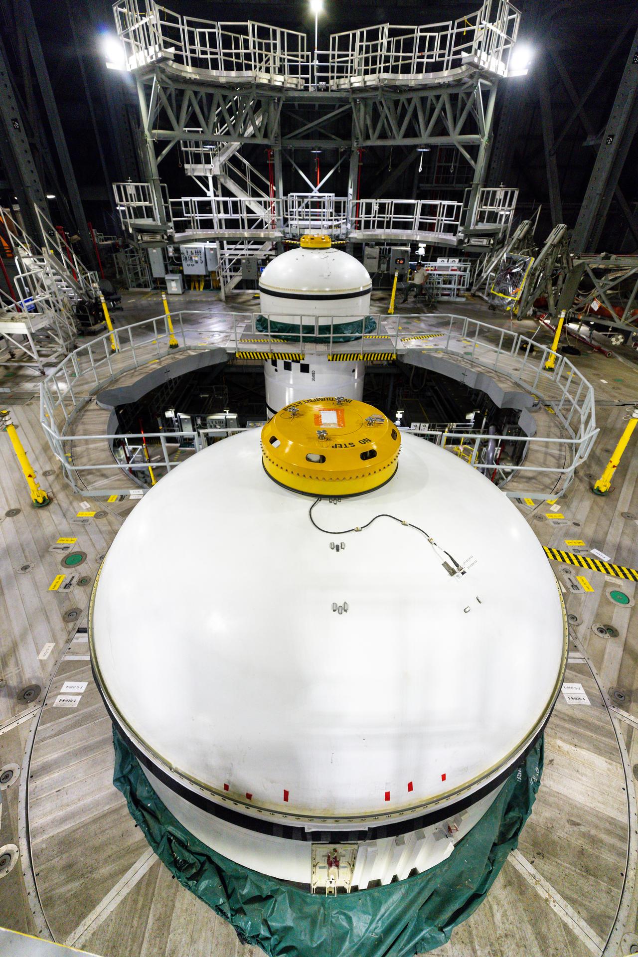 In High Bay 3 of the Vehicle Assembly Building at NASA’s Kennedy Space Center in Florida, the final left and right forward solid rocket booster motor segments for Artemis III are integrated onto the mobile launcher for the SLS (Space Launch System) rocket on Thursday, Sept. 24, 2026. The twin boosters, consisting of five segments each manufactured by Northrop Grumman in Utah, will provide more than 75 percent of the SLS rocket’s total thrust at launch. The Artemis III mission will launch crew in the Orion spacecraft on top of the SLS rocket to test rendezvous and docking capabilities between Orion and commercial spacecraft needed to land astronauts on the Moon.