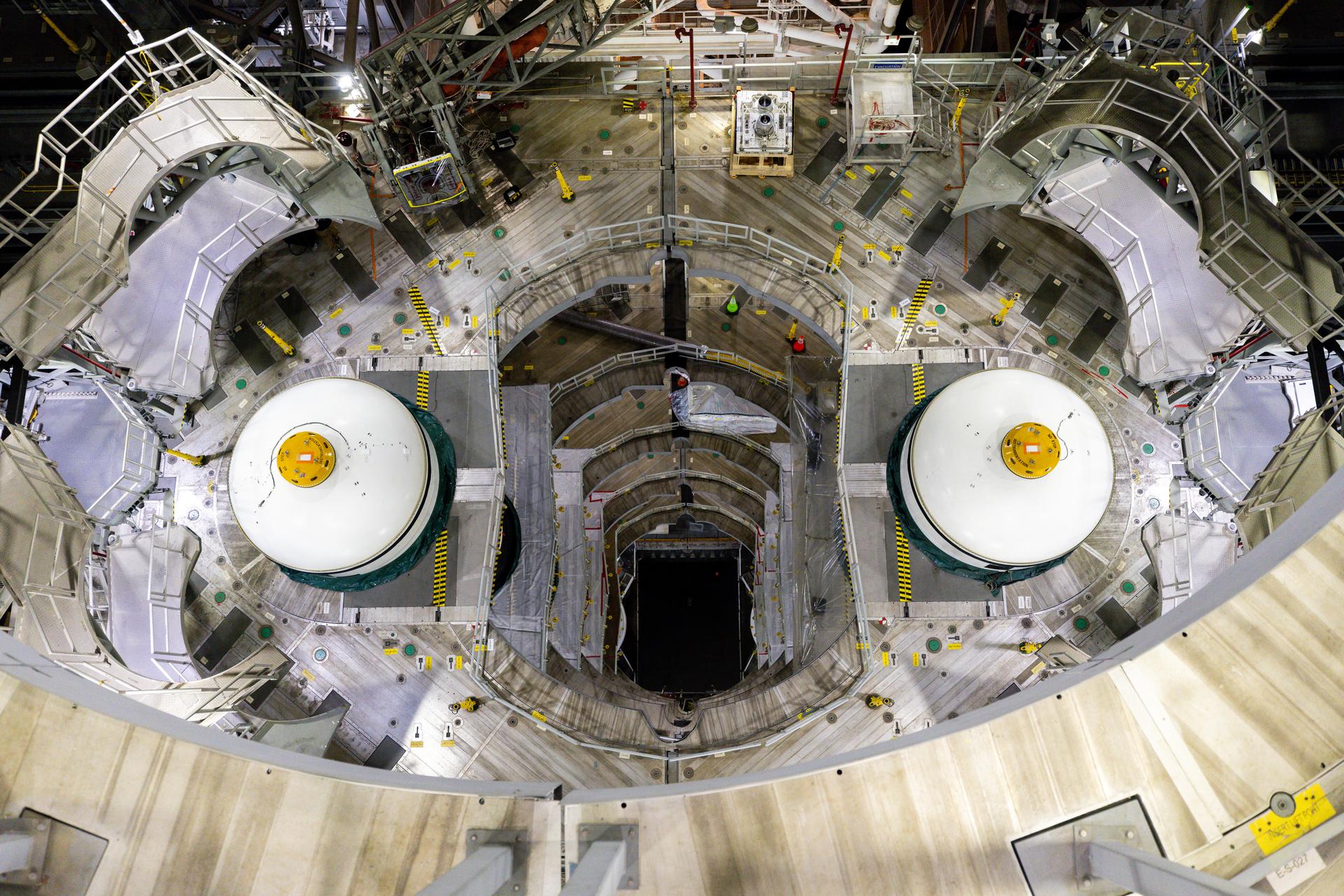 In High Bay 3 of the Vehicle Assembly Building at NASA’s Kennedy Space Center in Florida, the final left and right forward solid rocket booster motor segments for Artemis III are integrated onto the mobile launcher for the SLS (Space Launch System) rocket on Thursday, Sept. 24, 2026. The twin boosters, consisting of five segments each manufactured by Northrop Grumman in Utah, will provide more than 75 percent of the SLS rocket’s total thrust at launch. The Artemis III mission will launch crew in the Orion spacecraft on top of the SLS rocket to test rendezvous and docking capabilities between Orion and commercial spacecraft needed to land astronauts on the Moon.