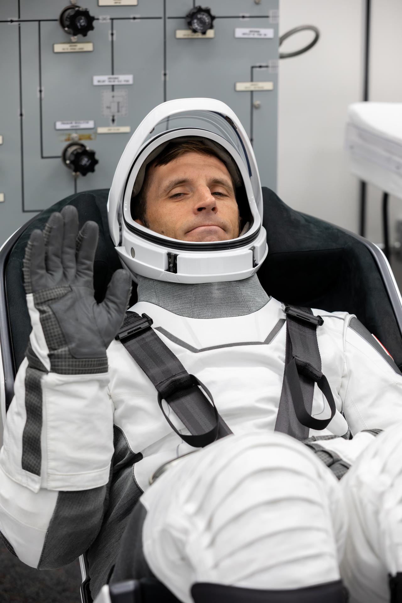 CSA (Canadian Space Agency) astronaut Joshua Kutryk conducts leak checks for his SpaceX spacesuit inside the crew suit-up room in the Neil A. Armstrong Operations and Checkout Building at the agency’s Kennedy Space Center in Florida ahead of launch of NASA’s SpaceX Crew-13 mission to the International Space Station on Thursday, Oct. 1, 2026. Kutryk, NASA astronauts Jessica Watkins and Luke Delaney, and Roscosmos cosmonaut Sergey Teteryatnikov are scheduled to lift off aboard SpaceX’s Dragon spacecraft and Falcon 9 rocket no earlier than 11:10 a.m. EDT, from Space Launch Complex 40 at Cape Canaveral Space Force Station in Florida.