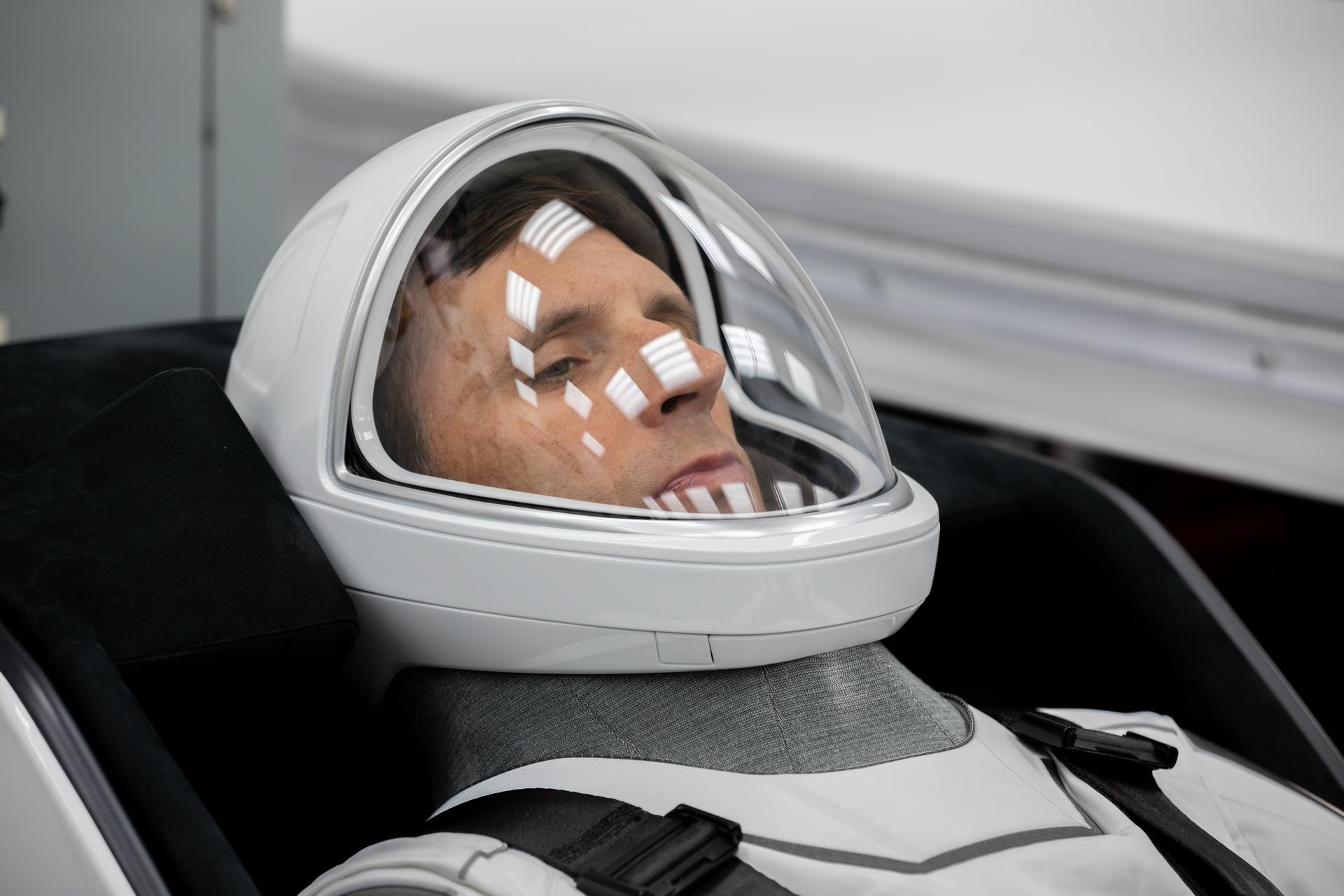 CSA (Canadian Space Agency) astronaut Joshua Kutryk conducts leak checks for his SpaceX spacesuit inside the crew suit-up room in the Neil A. Armstrong Operations and Checkout Building at the agency’s Kennedy Space Center in Florida ahead of launch of NASA’s SpaceX Crew-13 mission to the International Space Station on Thursday, Oct. 1, 2026. Kutryk, NASA astronauts Jessica Watkins and Luke Delaney, and Roscosmos cosmonaut Sergey Teteryatnikov are scheduled to lift off aboard SpaceX’s Dragon spacecraft and Falcon 9 rocket no earlier than 11:10 a.m. EDT, from Space Launch Complex 40 at Cape Canaveral Space Force Station in Florida.