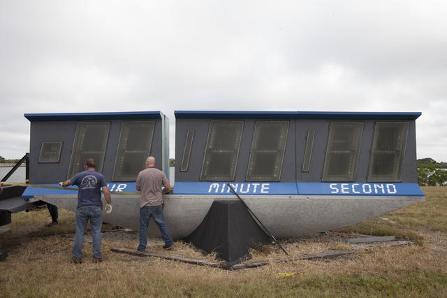 NASA image: The Historical Time Clock is Dismantled from the Press Site