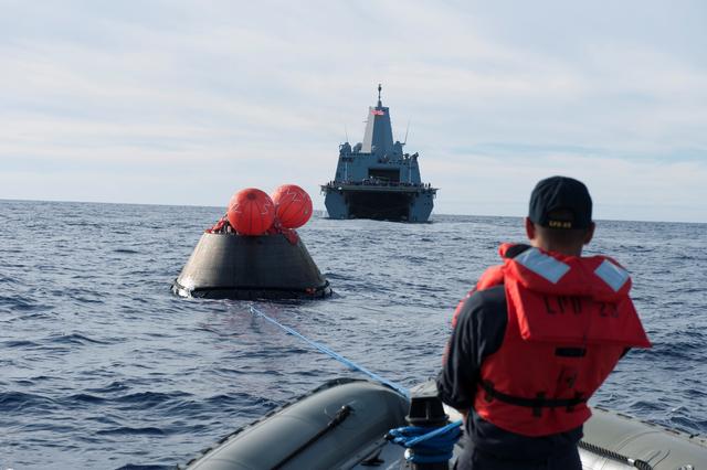 NASA image: Orion Splashdown Recovery