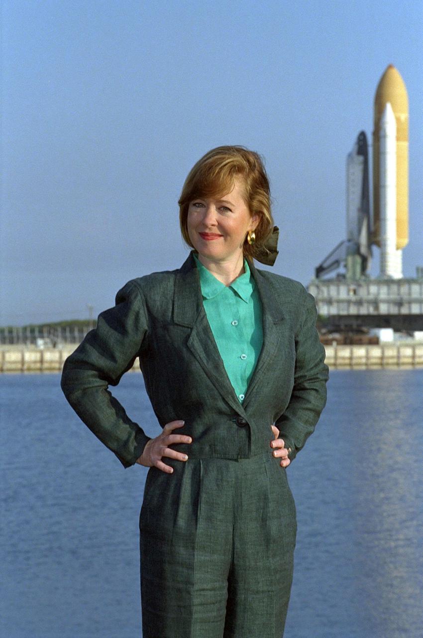 KENNEDY SPACE CENTER, FLA. -- Official portrait of Lisa Malone, associate director, Public Communications Division, External Relations and Business Development.