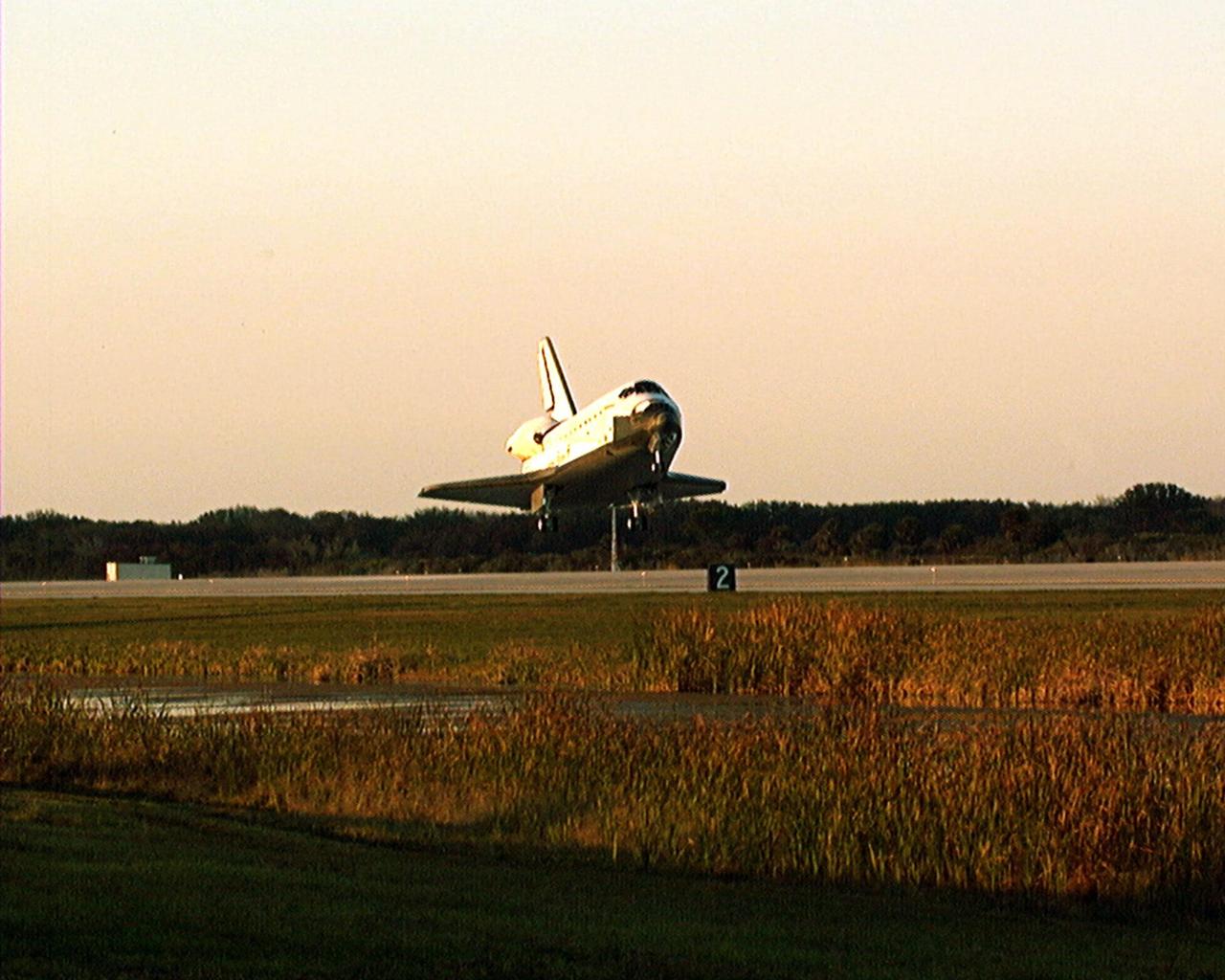 The Space Shuttle orbiter Endeavour touches down on Runway 15 of the KSC Shuttle Landing Facility (SLF) to complete the nearly nine-day STS-89 mission. Main gear touchdown was at 5:35:09 p.m. EST on Jan. 31, 1998. The wheels stopped at 5:36:19 EST, completing a total mission time of eight days, 19 hours, 48 minutes and four seconds. The 89th Space Shuttle mission was the 42nd (and 13th consecutive) landing of the orbiter at KSC, and STS-89 was the eighth of nine planned dockings of the Space Shuttle with the Russian Space Station Mir. STS-89 Mission Specialist Andrew Thomas, Ph.D., succeeded NASA astronaut and Mir 24 crew member David Wolf, M.D., who was on the Russian space station since late September 1997. Dr. Wolf returned to Earth on Endeavour with the remainder of the STS-89 crew, including Commander Terrence Wilcutt; Pilot Joe Edwards Jr.; and Mission Specialists James Reilly, Ph.D.; Michael Anderson; Bonnie Dunbar, Ph.D.; and Salizhan Sharipov with the Russian Space Agency. Dr. Thomas is scheduled to remain on Mir until the STS-91 Shuttle mission returns in June 1998. In addition to the docking and crew exchange, STS-89 included the transfer of science, logistical equipment and supplies between the two orbiting spacecrafts