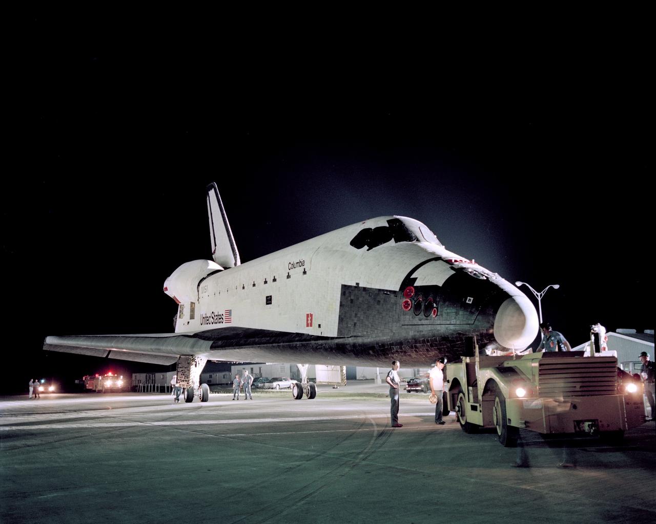 CAPE CANAVERAL, Fla. – Orbiter Columbia tow from OPF to VAB. Photo credit: NASA