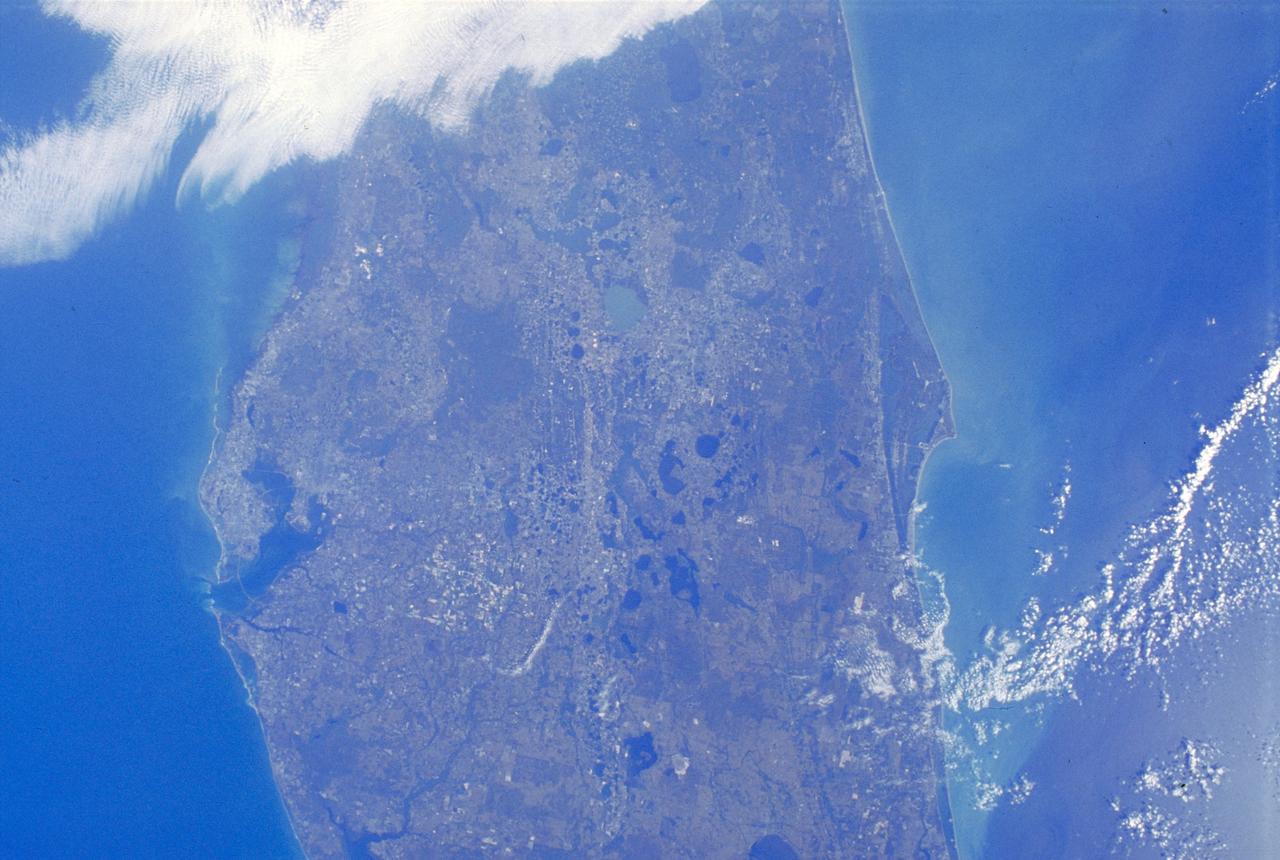 STS-29 ONBOARD - The crew of space shuttle mission STS-29 took thousands of still photographs during their five days in orbit, including this view of south/central Florida. 