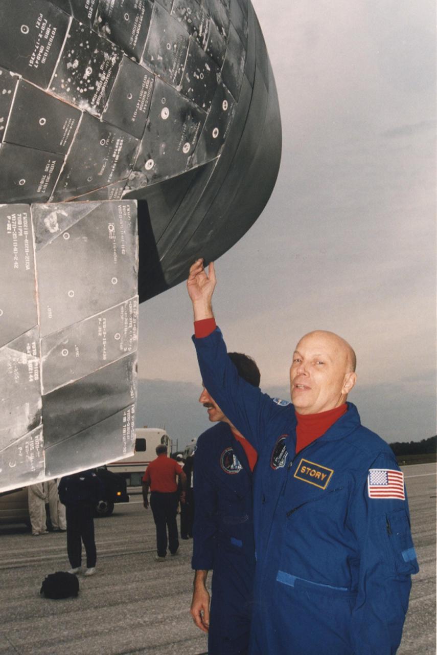 KENNEDY SPACE CENTER, FLA. -- His last spaceflight behind him, STS-80 Mission Specialist Story Musgrave takes one last look at the orbiter Columbia parked on Runway 33 of KSC’s Shuttle Landing Facility. Musgrave became at age 61 the oldest human being to fly into space and in completing his sixth spaceflight ties astronaut John Young’s record for most human spaceflight, while also setting a new record for most Shuttle flights. Columbia touched down at 6:49:05 a.m. EST, Dec. 7, wrapping up Mission STS-80 and the final Shuttle flight of 1996.