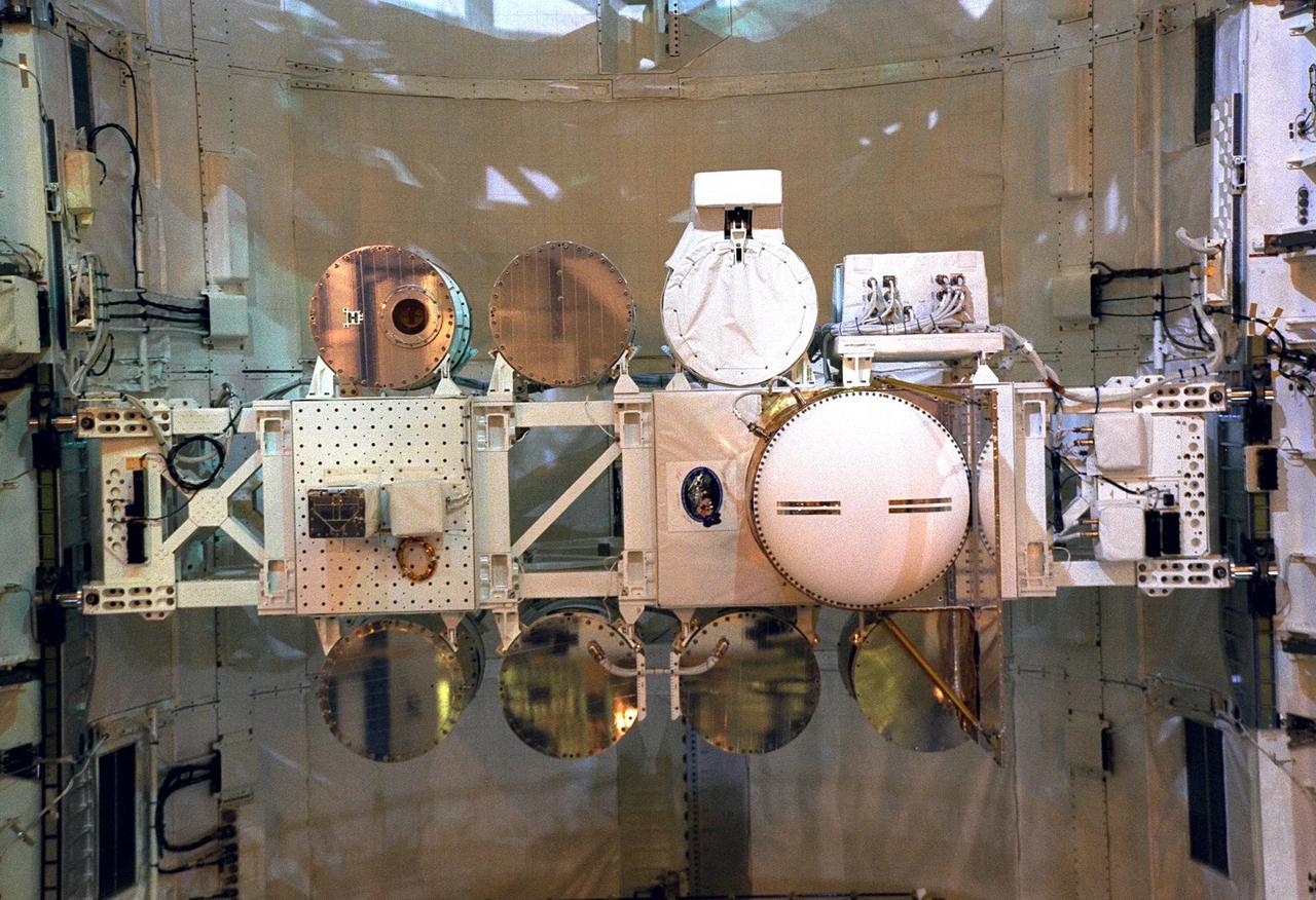 KENNEDY SPACE CENTER, FLA. -- The final tasks to prepare the Cryogenic Infrared Spectrometers and Telescopes for the Atmosphere-Shuttle Pallet Satellite-2 (CRISTA-SPAS-2) payload for the STS-85 mission are completed aboard Discovery at Launch Complex 39A. The CRISTA is a system of three telescopes and four spectrometers to measure infrared radiation emitted by the Earth’s middle atmosphere. During the 11-day mission, the CRISTA-SPAS-2 free-flying satellite will be deployed from Discovery and retrieved later in the flight. Also onboard the satellite will be the Middle Atmosphere High Resolution Spectrograph Investigation (MAHRSI) to measure ultraviolet radiation emitted and scattered by the Earth’s atmosphere.