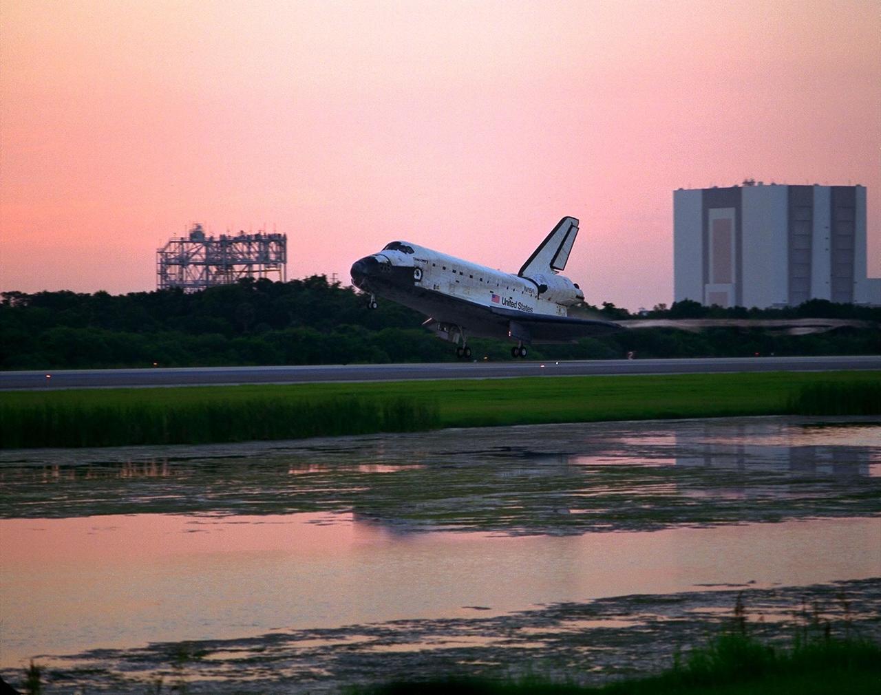 KENNEDY SPACE CENTER, FLA. -- With Commander Curtis L. Brown, Jr. and Pilot Kent V. Rominger at the controls and the Mate/Demate Device (MDD) and the Vehicle Assembly Building (VAB) in the background, the Space Shuttle orbiter Discovery touches down on Runway 33 at KSC’s Shuttle Landing Facility at 7:07:59 a.m. EDT Aug. 19 to complete the 11-day, 20-hour and 27-minute-long STS-85 mission. The first landing opportunity on Aug. 18 was waved off due to the potential for ground fog. Also onboard the orbiter are Payload Commander N. Jan Davis, Mission Specialist Robert L. Curbeam, Jr., Mission Specialist Stephen K. Robinson and Payload Specialist Bjarni V. Tryggvason. During the 86th Space Shuttle mission, the crew deployed the Cryogenic Infrared Spectrometers and Telescopes for the Atmosphere-Shuttle Pallet Satellite-2 (CRISTA-SPAS-2) free-flyer to conduct research on the Earth’s middle atmosphere, retrieving it on flight day 9. The crew also conducted investigations with the Manipulator Flight Demonstration (MFD), Technology Applications and Science-1 (TAS-1) and International Extreme Ultraviolet Hitchhiker-2 (IEH-2) experiments. Robinson also made observations of the comet HaleBopp with the Southwest Ultraviolet Imaging System (SWIS) while other members of the crew conducted biological experiments in the orbiter’s crew cabin. This was the 39th landing at KSC in the history of the Space Shuttle program and the 11th touchdown for Discovery at the space center