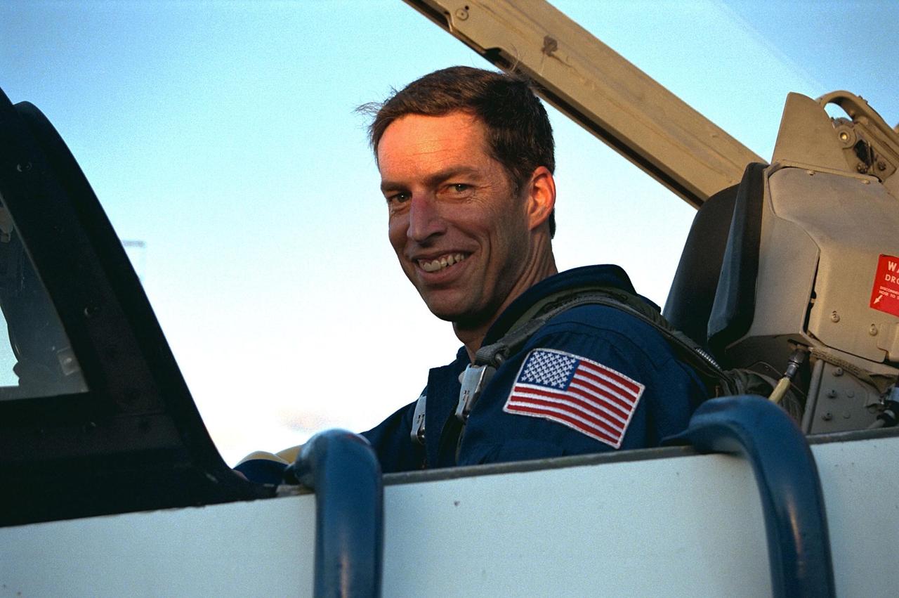 STS-86 Commander James D. Wetherbee arrives in a T-38 jet at KSC’s Shuttle Landing Facility for the Terminal Countdown Demonstration Test (TCDT), a dress rehearsal for launch. STS-86 will be the seventh docking of the Space Shuttle with the Russian Space Station Mir. The mission is targeted for a Sept. 25 launch aboard the Space Shuttle Atlantis