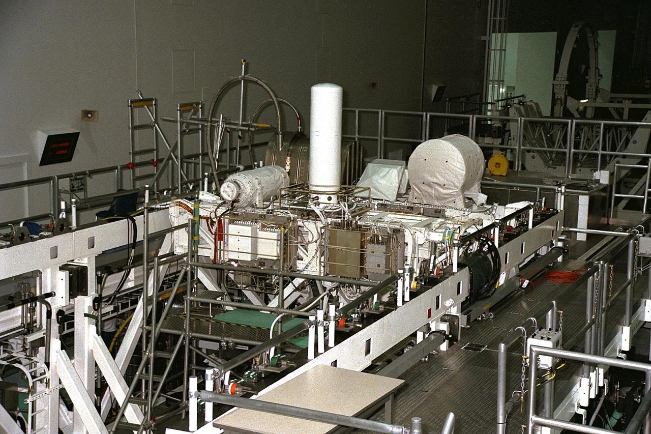 United States Microgravity Payload-4 (USMP-4) experiments are prepared to be flown on Space Shuttle mission STS-87 in the Space Station Processing Facility at Kennedy Space Center (KSC). Seen at right in the circular white cover is the Isothermal Dendritic Growth Experiment (IDGE), which will be used to study the dendritic solidification of molten materials in the microgravity environment. The large white vertical cylinder in the center of the photo is the Advanced Automated Directional Solidification Furnace (AADSF) and the horizontal tube to the left of it is MEPHISTO, a French acronym for a cooperative American-French investigation of the fundamentals of crystal growth. Just below MEPHISTO is the Space Acceleration Measurement System, or SAMS, which measures the microgravity conditions in which the experiments are conducted. The The metallic breadbox-like structure behind the AADSF is the Confined Helium Experiment (CHeX) that will study one of the basic influences on the behavior and properties of materials by using liquid helium confined between solid surfaces and microgravity. All of these experiments are scheduled for launch aboard STS-87 on Nov. 19 from KSC