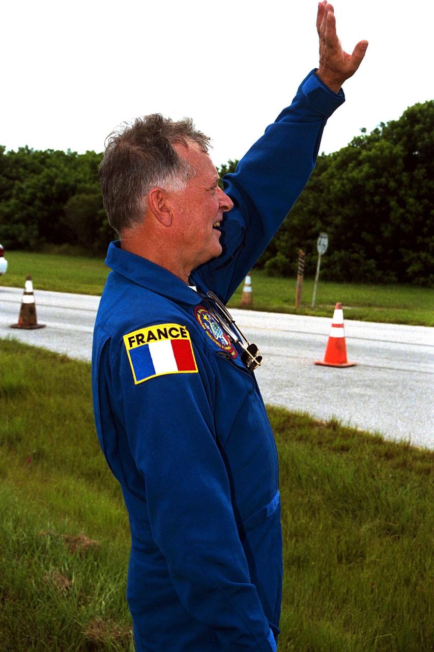 STS-86 Mission Specialist Jean-Loup J.M. Chretien of the French Space Agency, CNES, waves to family members, friends and other well-wishers during a brief visit to Launch Pad 39A the day before the scheduled Sept. 25 liftoff of the Space Shuttle Atlantis. This will be Chretien’s third spaceflight, but his first on the Shuttle. STS-86 is slated to be the seventh docking of the Space Shuttle with the Russian Space Station Mir