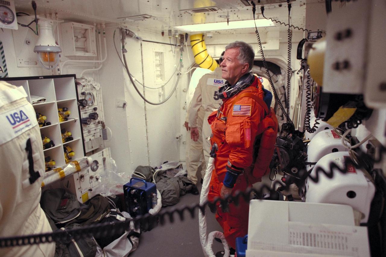 STS-86 Mission Specialist Jean-Loup J.M. Chretien of the French Space Agency, CNES, prepares to enter the Space Shuttle Atlantis at Launch Pad 39A, while white room closeout members work around him