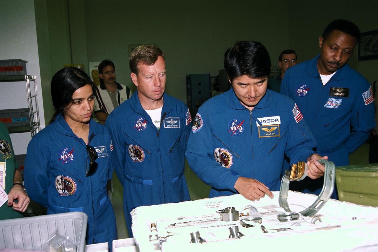 STS-87 astronaut crew members participate in the Crew Equipment Integration Test (CEIT) in Kennedy Space Center’s (KSC's) Vertical Processing Facility. From left are Mission Specialist Kalpana Chawla, Ph.D.; Pilot Steven Lindsey; Mission Specialist Takao Doi , Ph.D., of the National Space Development Agency of Japan; and Mission Specialist Winston Scott. The CEIT gives astronauts an opportunity to get a hands-on look at the payloads with which they will be working onorbit. STS-87 will be the fourth United States Microgravity Payload and flight of the Spartan-201 deployable satellite. During the STS-87 mission, scheduled for a Nov. 19 liftoff from KSC, Dr. Doi and Scott will both perform spacewalks