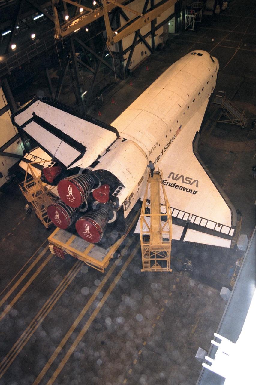 The orbiter Endeavour awaits further processing in the transfer aisle of the Vehicle Assembly Building (VAB). It had been undergoing preparations for the STS-89 mission in Orbiter Processing Facility Bay 1. In the VAB, Endeavour will be mated to the external tank/solid rocket booster stack slated for use on the STS-89 mission. The STS-89 launch is targeted for Jan. 20, 1998