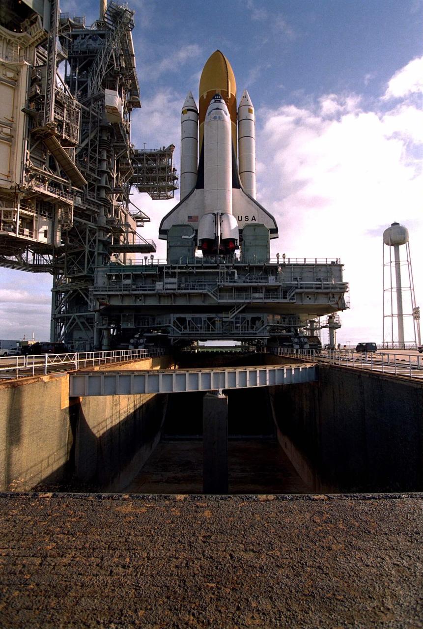 KENNEDY SPACE CENTER, Fla. --  Columbia rolls out