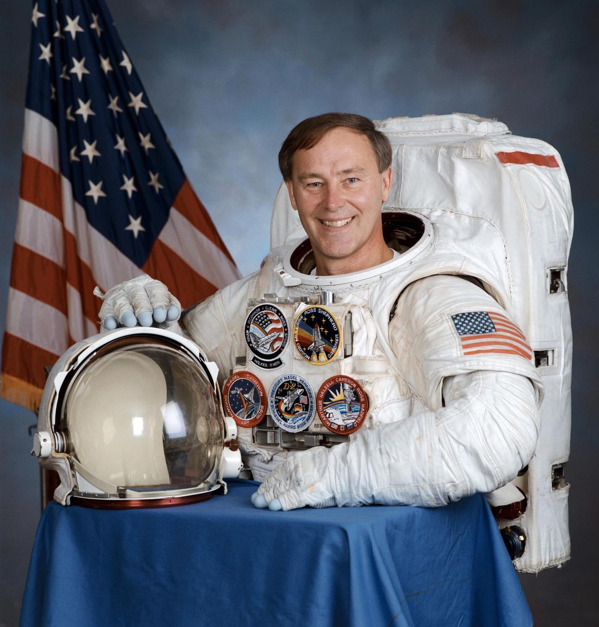 JOHNSON SPACE CENTER, HOUSTON, TEXAS. --  (JSC 596-00265) -- Official portrait of astronaut Jerry L. Ross, mission specialist