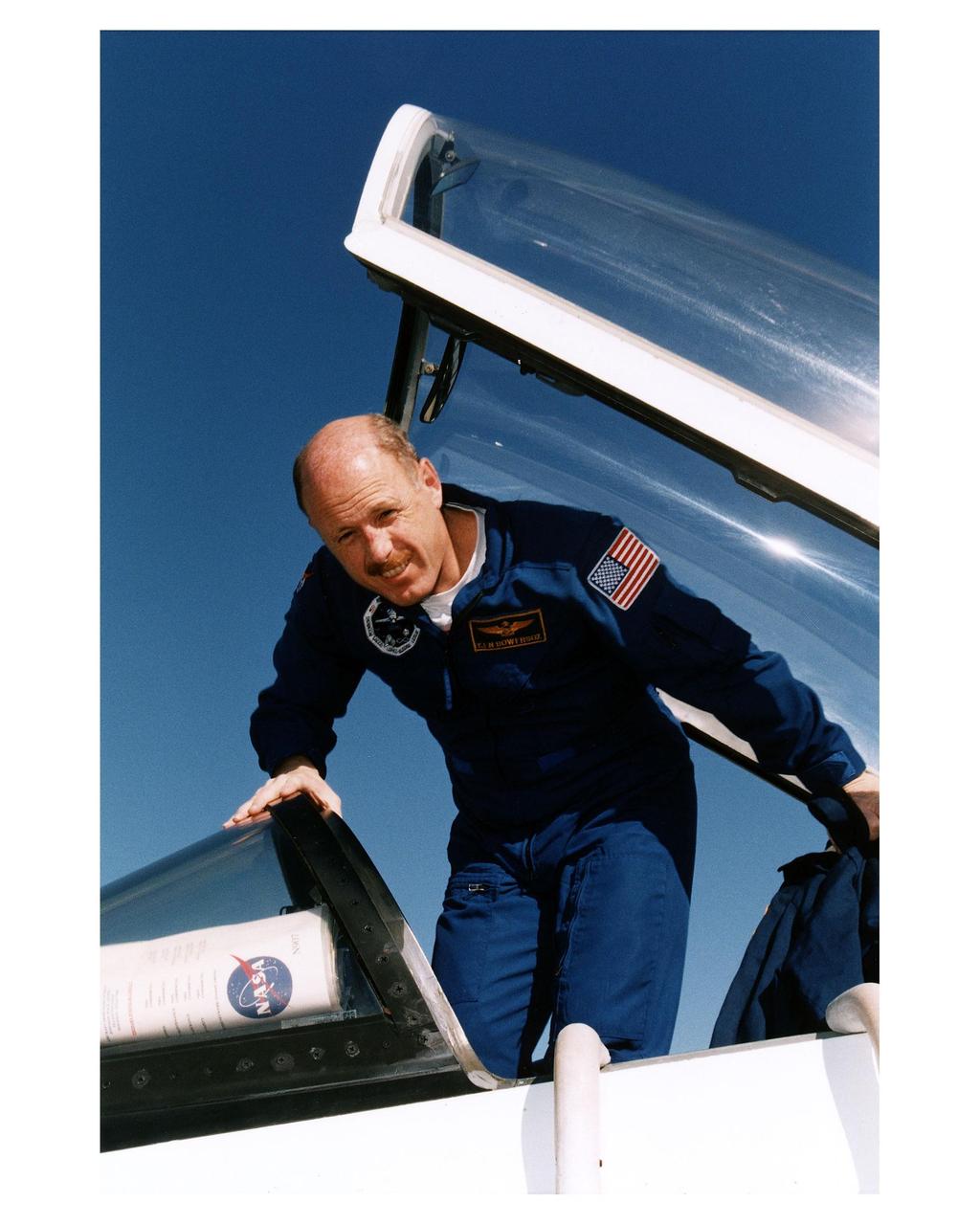 STS-82 crew arrival for Terminal Countdown Demonstration Test (TCDT